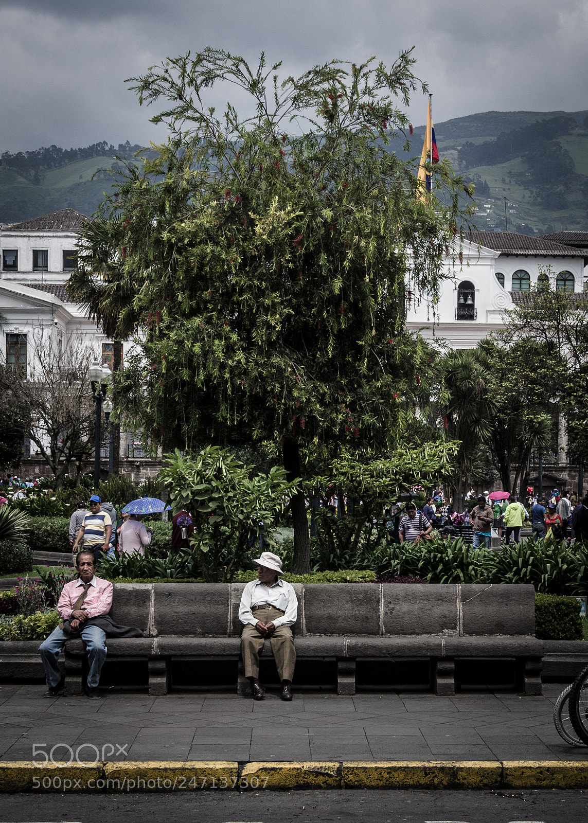 Pentax K-3 II sample photo. Old men waiting for photography