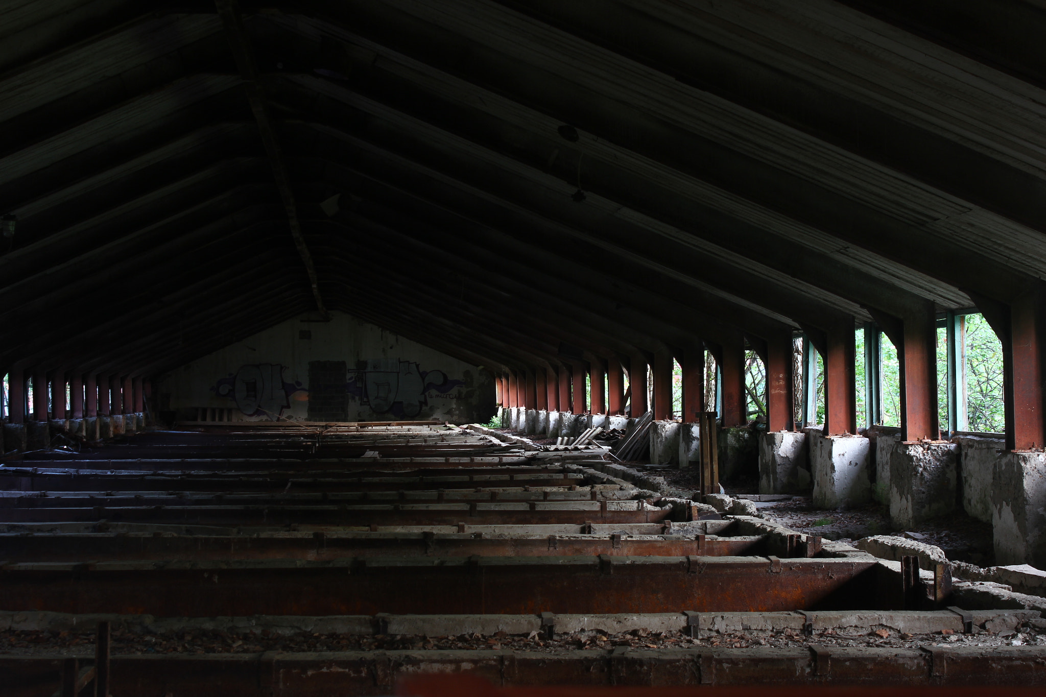 Canon EOS 550D (EOS Rebel T2i / EOS Kiss X4) sample photo. Abandoned fish farm photography