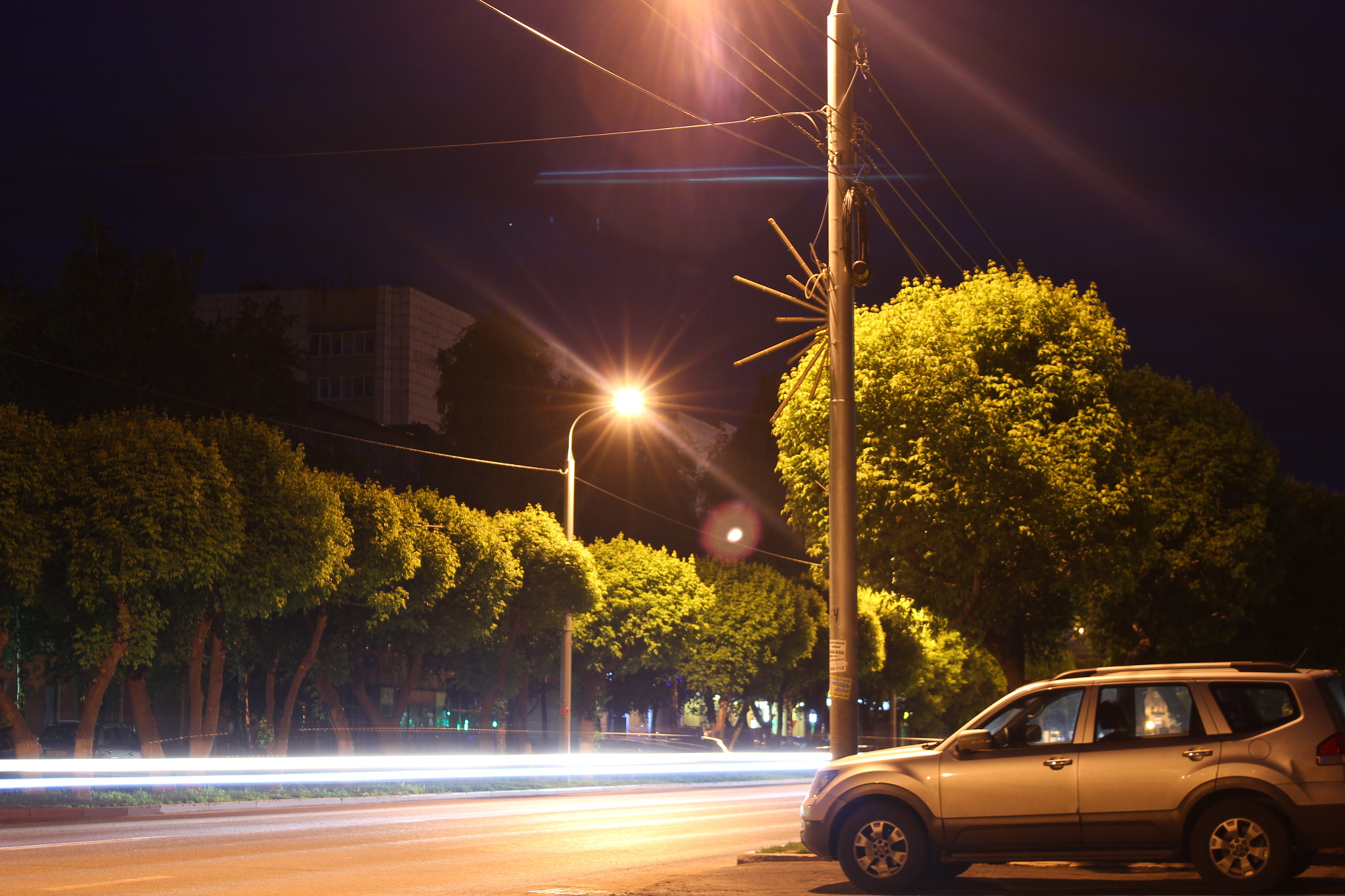 Canon EOS 550D (EOS Rebel T2i / EOS Kiss X4) sample photo. Streaks of nightlife photography