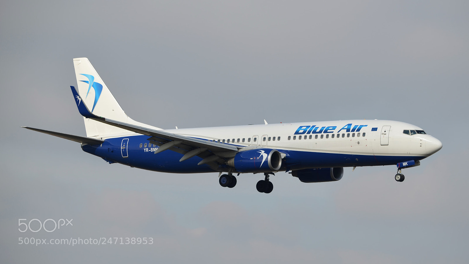 Nikon D5100 sample photo. Boeing 737-82r yr-bmk blue photography
