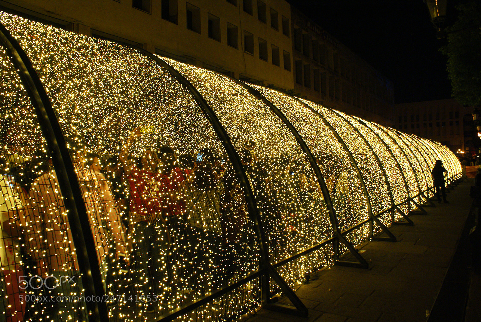 Sony DT 18-70mm F3.5-5.6 sample photo. People worm photography