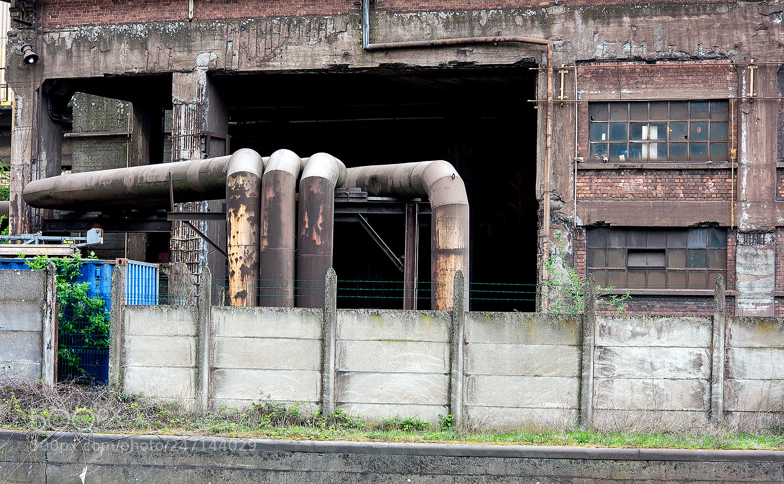 Canon EOS 400D (EOS Digital Rebel XTi / EOS Kiss Digital X) sample photo. Charleroi old industry 4 photography