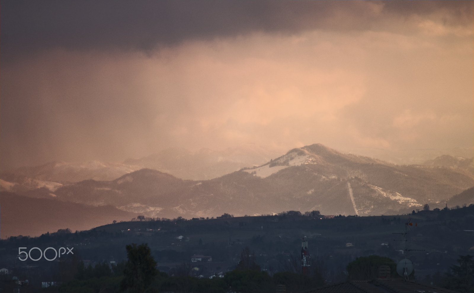 Canon EOS 70D + Tamron SP 35mm F1.8 Di VC USD sample photo. Manca un'arcobaleno photography