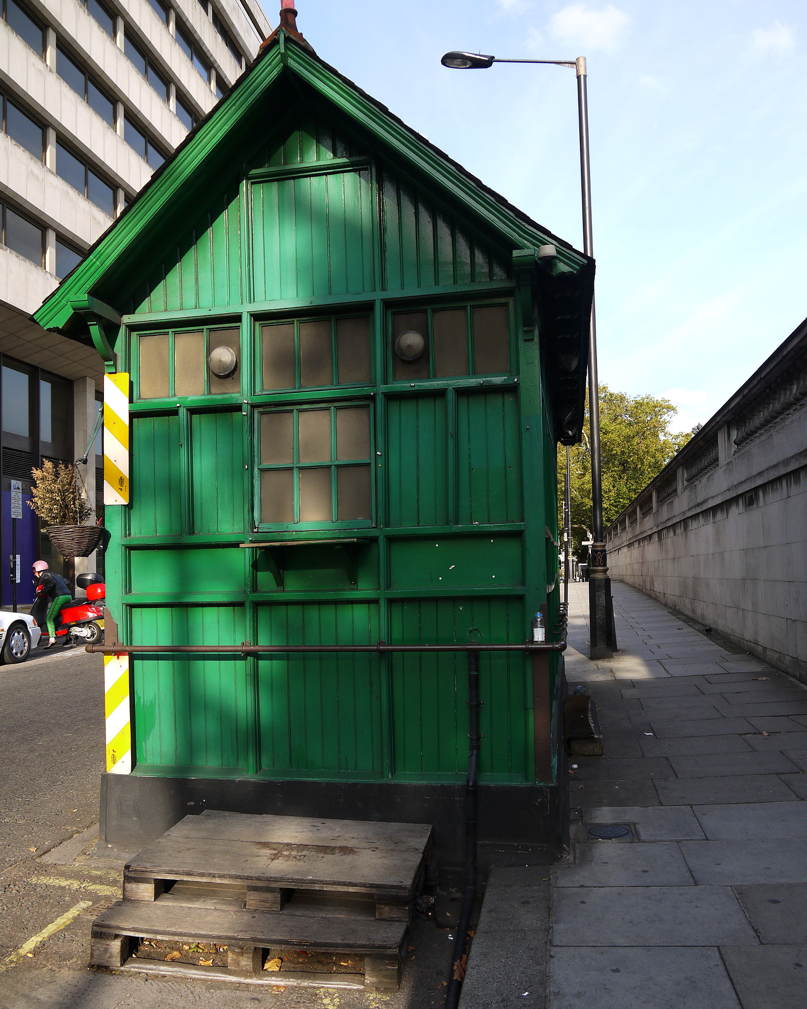 IO 14-42mm F3.5-5.6 sample photo. Cabmen's shelters, london photography
