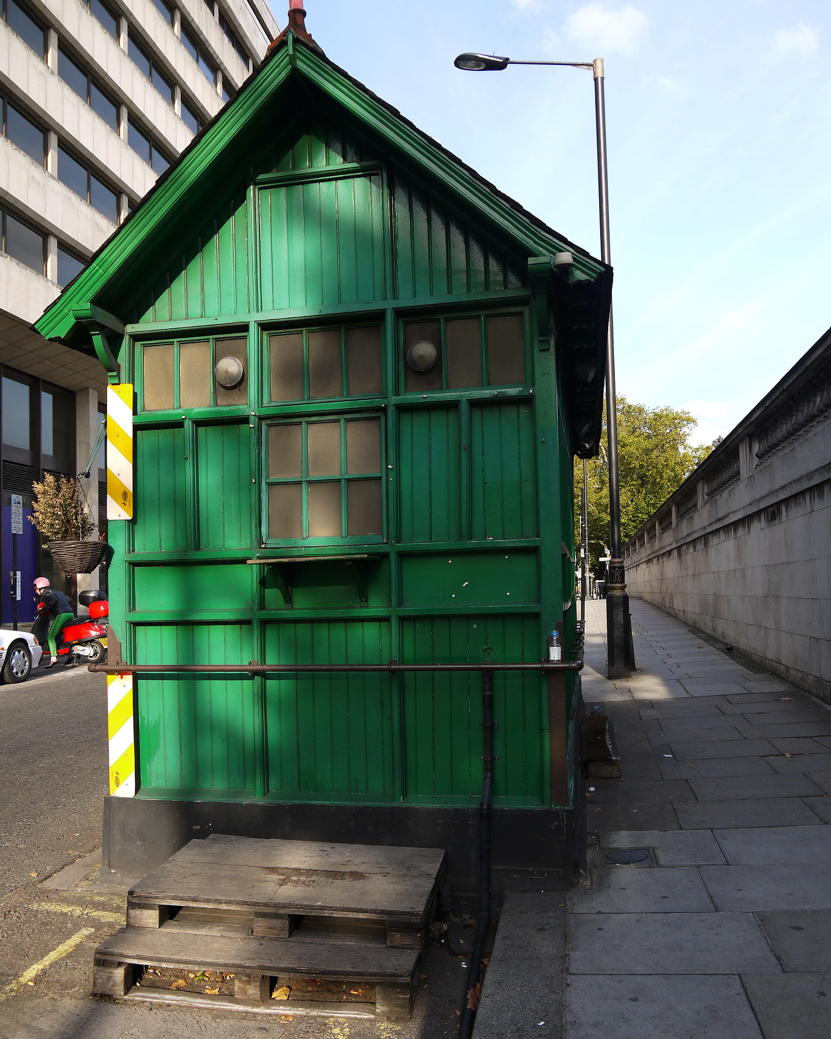 Panasonic Lumix DMC-GF3 + IO 14-42mm F3.5-5.6 sample photo. Cabmen's shelters, london photography