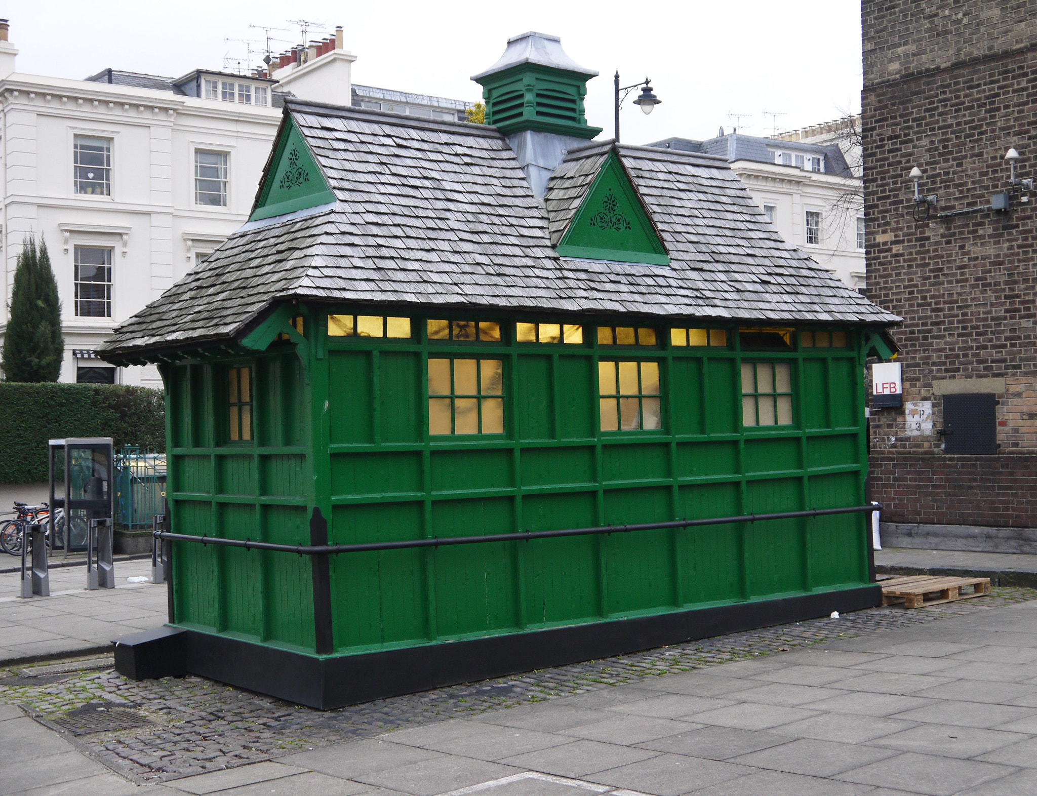 Panasonic Lumix DMC-GF3 + IO 14-42mm F3.5-5.6 sample photo. Cabmen's shelters, london photography