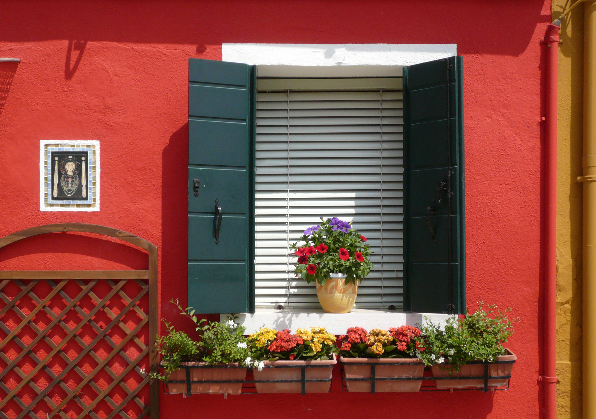 Panasonic DMC-FX07 sample photo. Burano porch photography