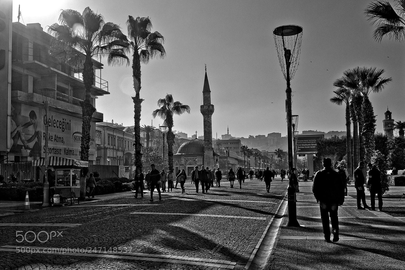 Canon EOS 600D (Rebel EOS T3i / EOS Kiss X5) sample photo. Konak square of zmir photography
