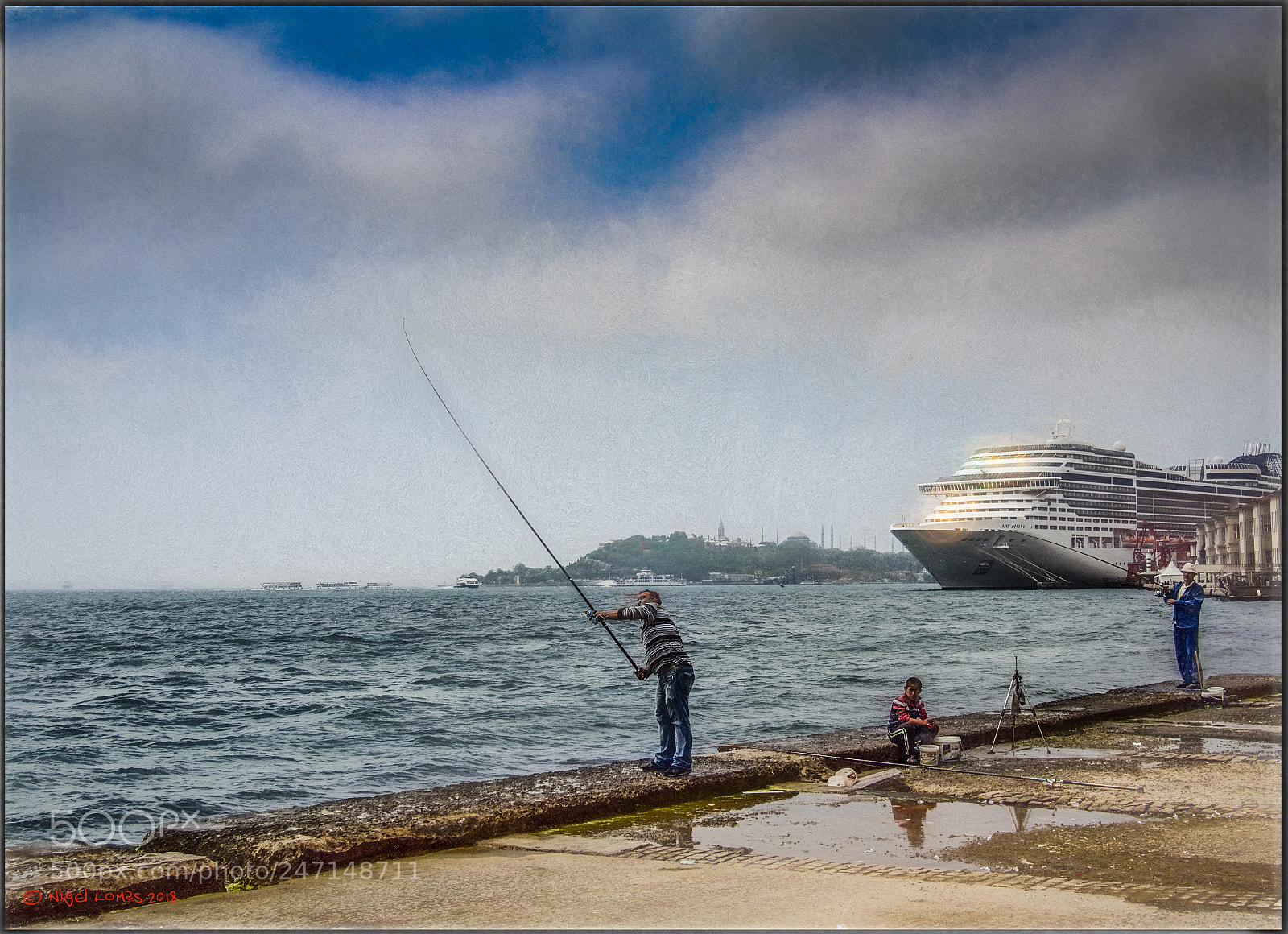 Olympus OM-D E-M5 sample photo. Fishing the bosphorus photography
