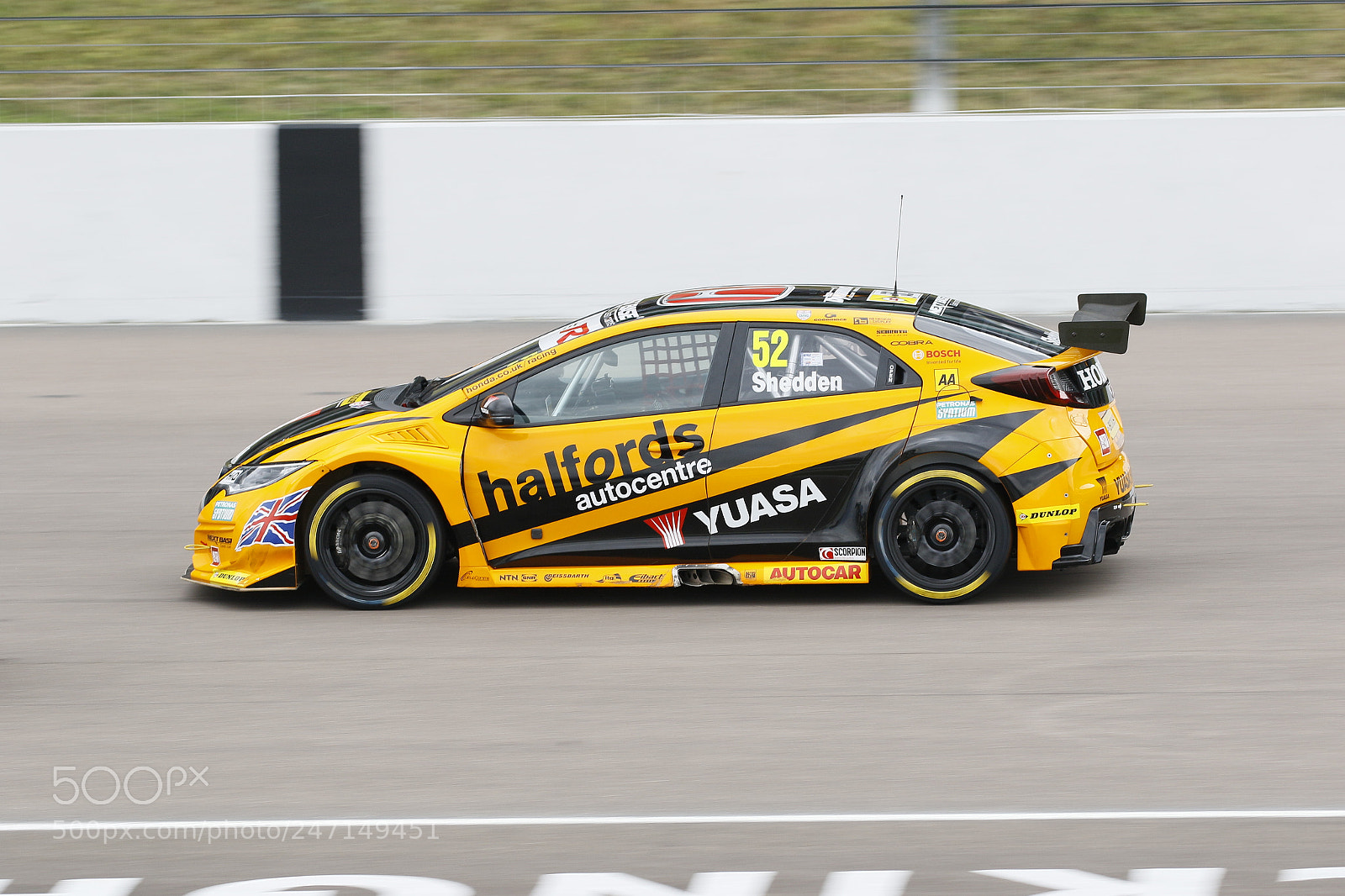 Canon EOS 7D Mark II sample photo. British touring car rockingham photography