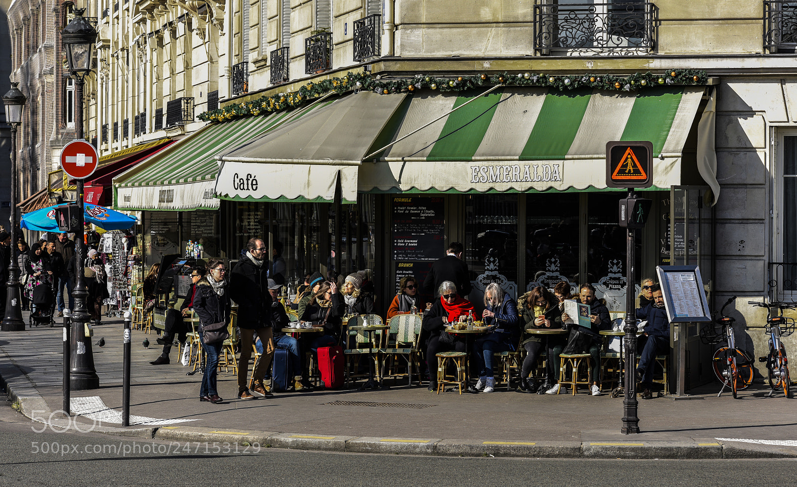 Nikon D810 sample photo. Au soleil en terrasse photography