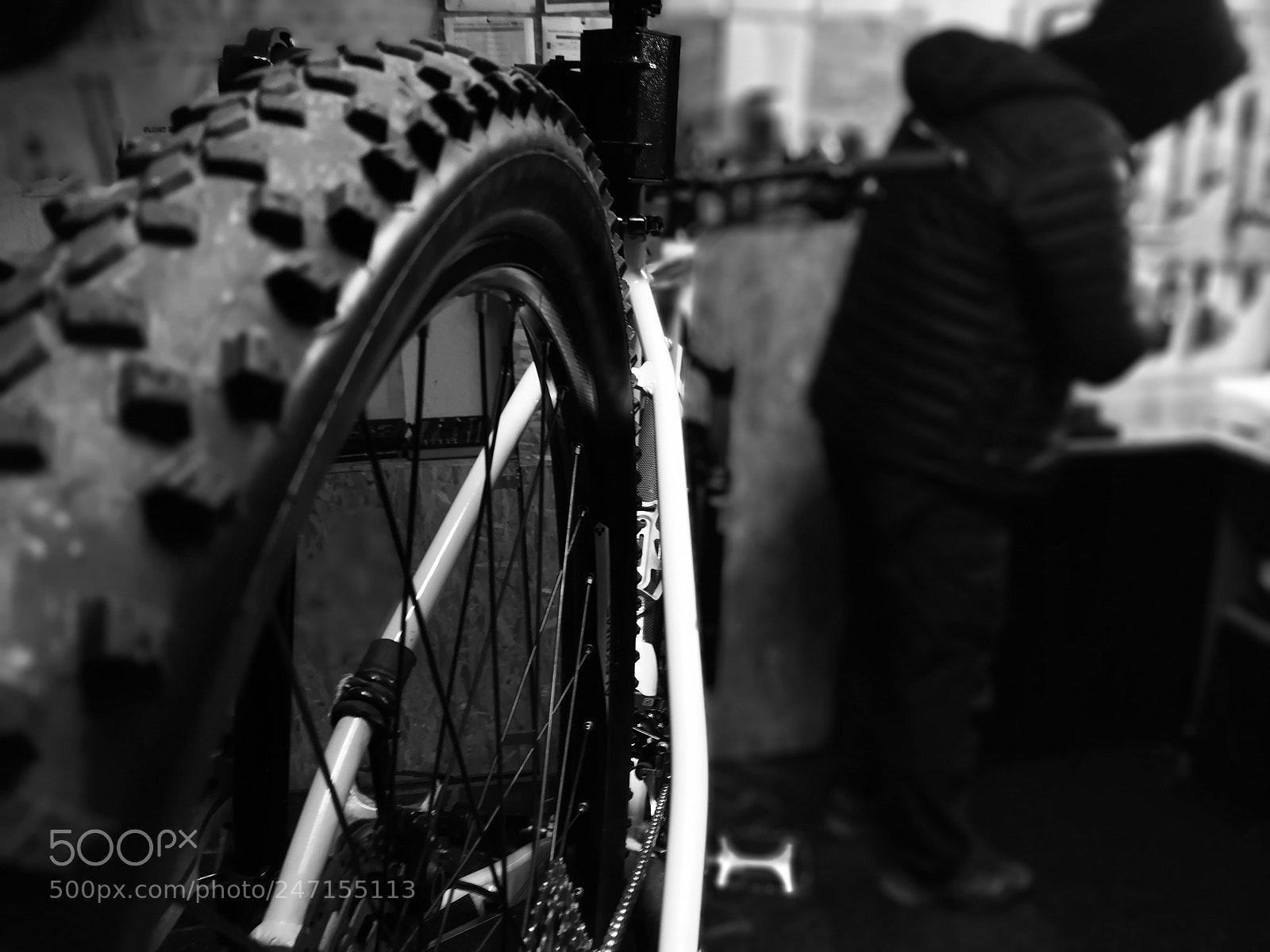 HUAWEI Mate 10 Pro sample photo. Bike service photography