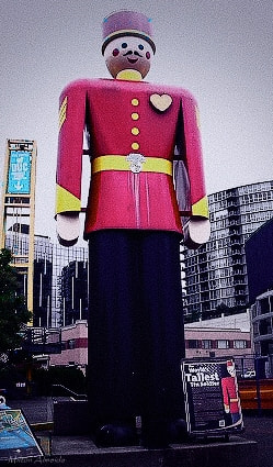 Olympus SP600UZ sample photo. World's tallest tin soldier photography
