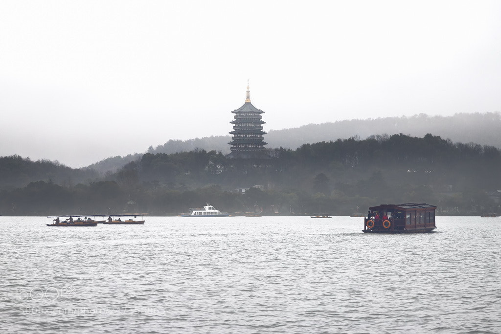 Canon EOS 6D Mark II sample photo. A foggy xihu lake photography