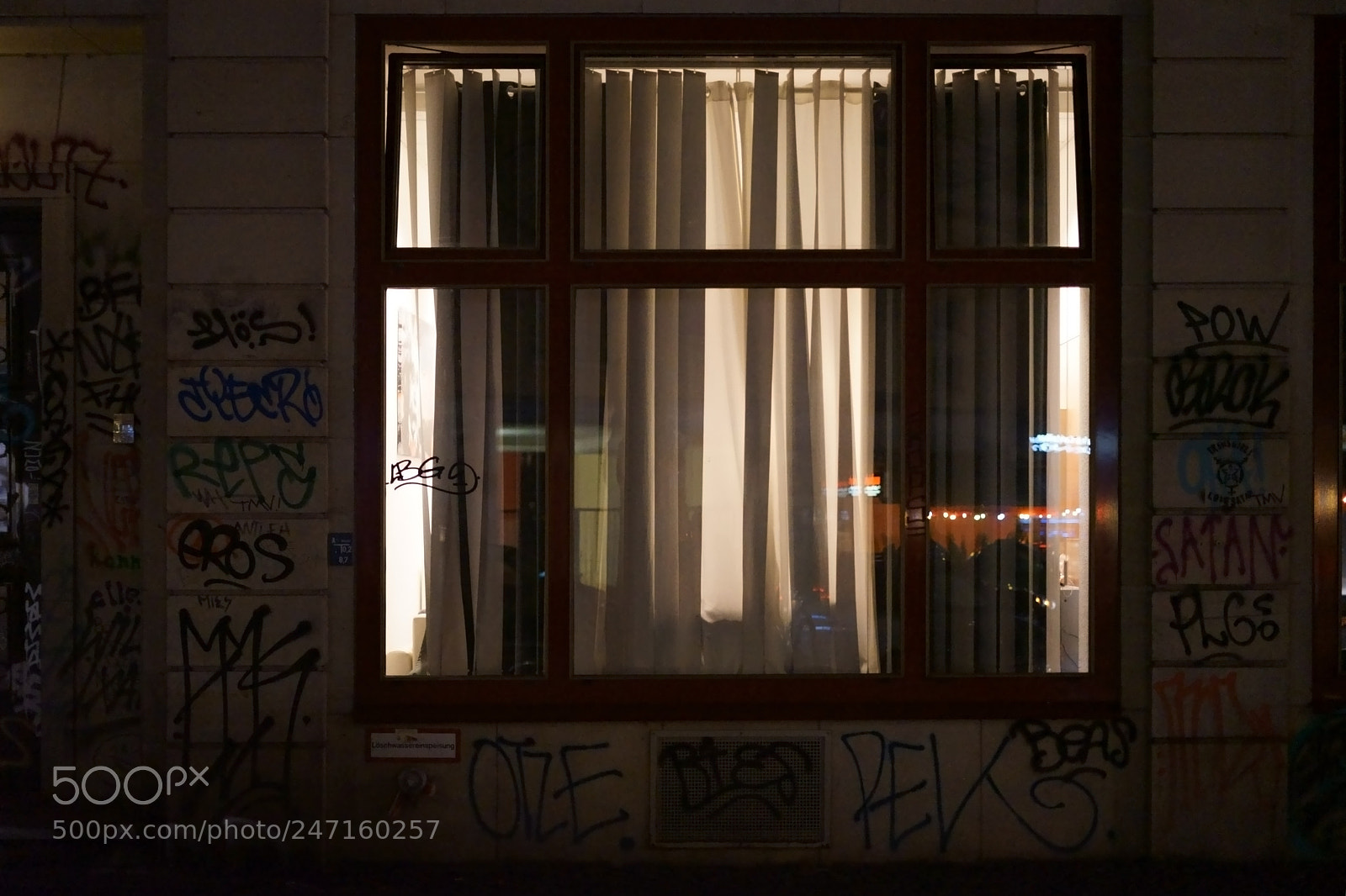 Sony a7 II sample photo. Lighted room window at photography