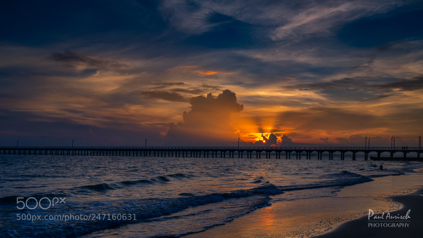 Nikon D500 sample photo. Sunrise over urangan pier photography