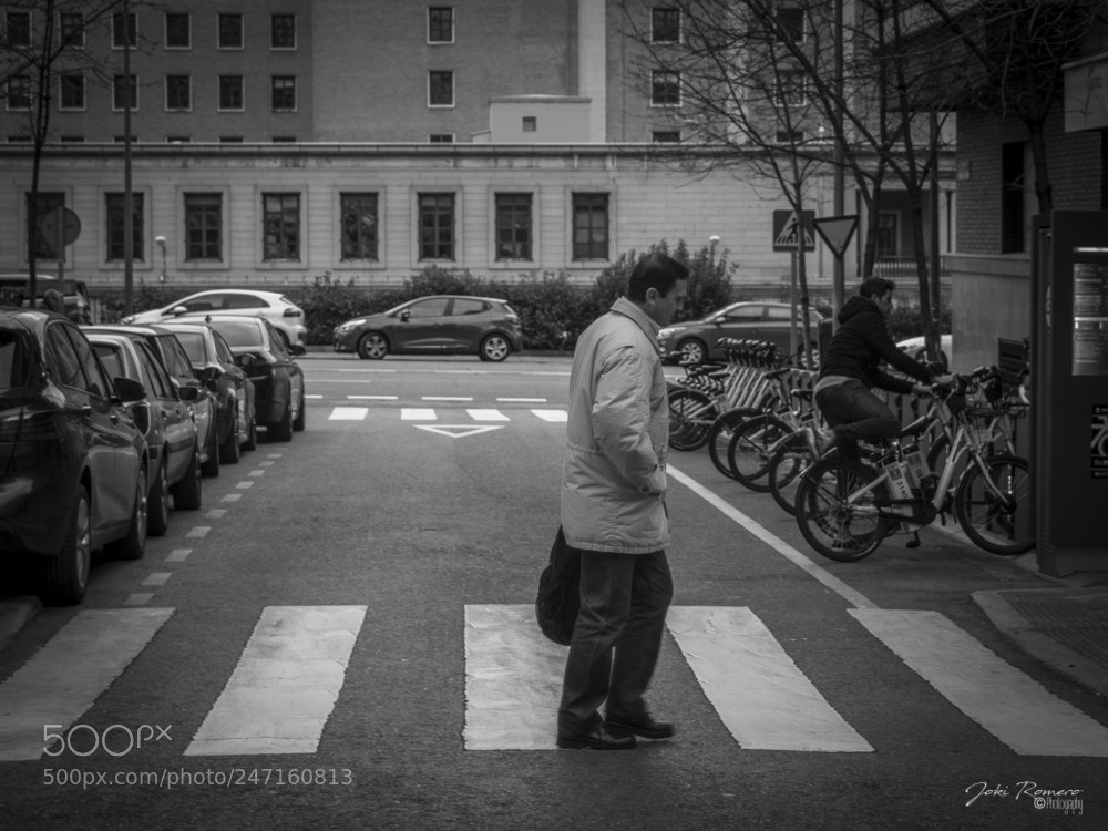 Canon EOS 750D (EOS Rebel T6i / EOS Kiss X8i) sample photo. Pedestrian photography