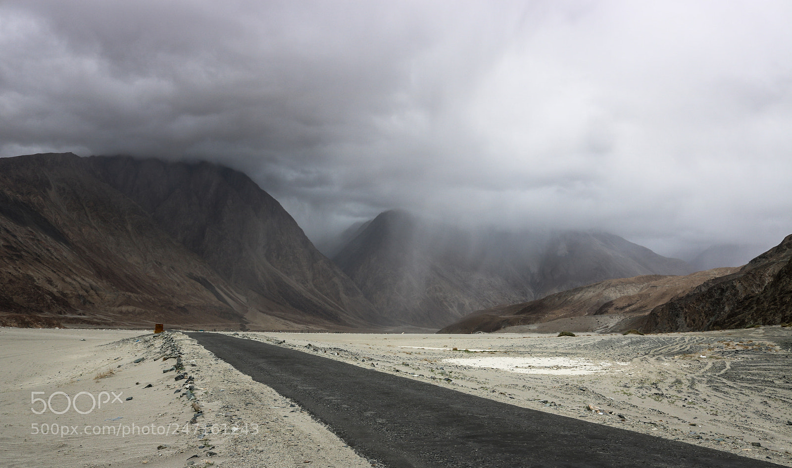 Canon EOS 750D (EOS Rebel T6i / EOS Kiss X8i) sample photo. Through those rainy roads! photography