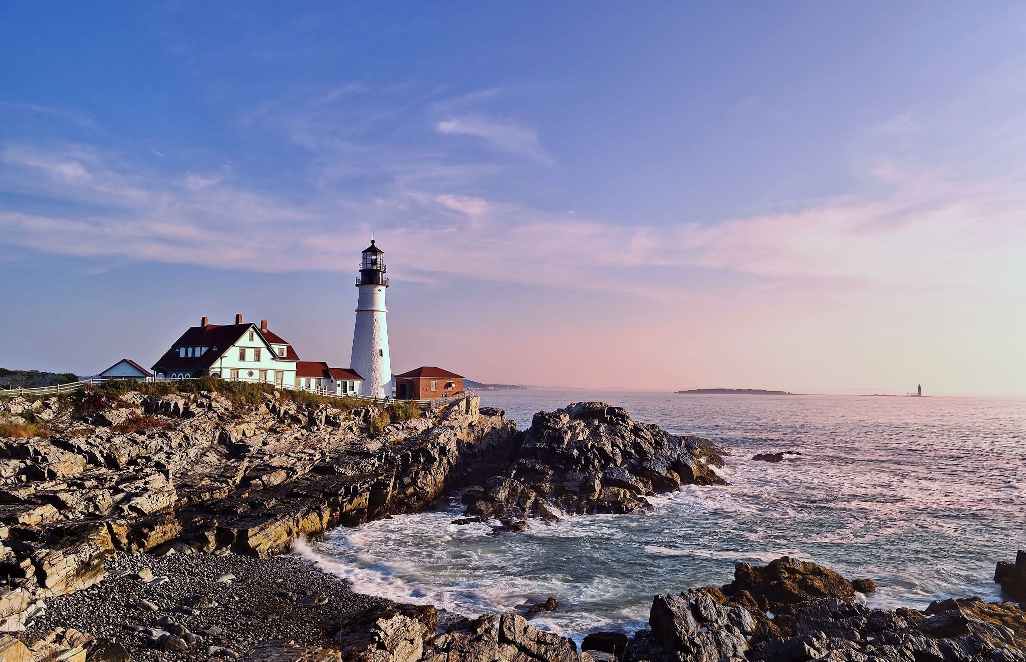 Nikon AF-S Nikkor 24-70mm F2.8G ED sample photo. Lighthouse morning photography