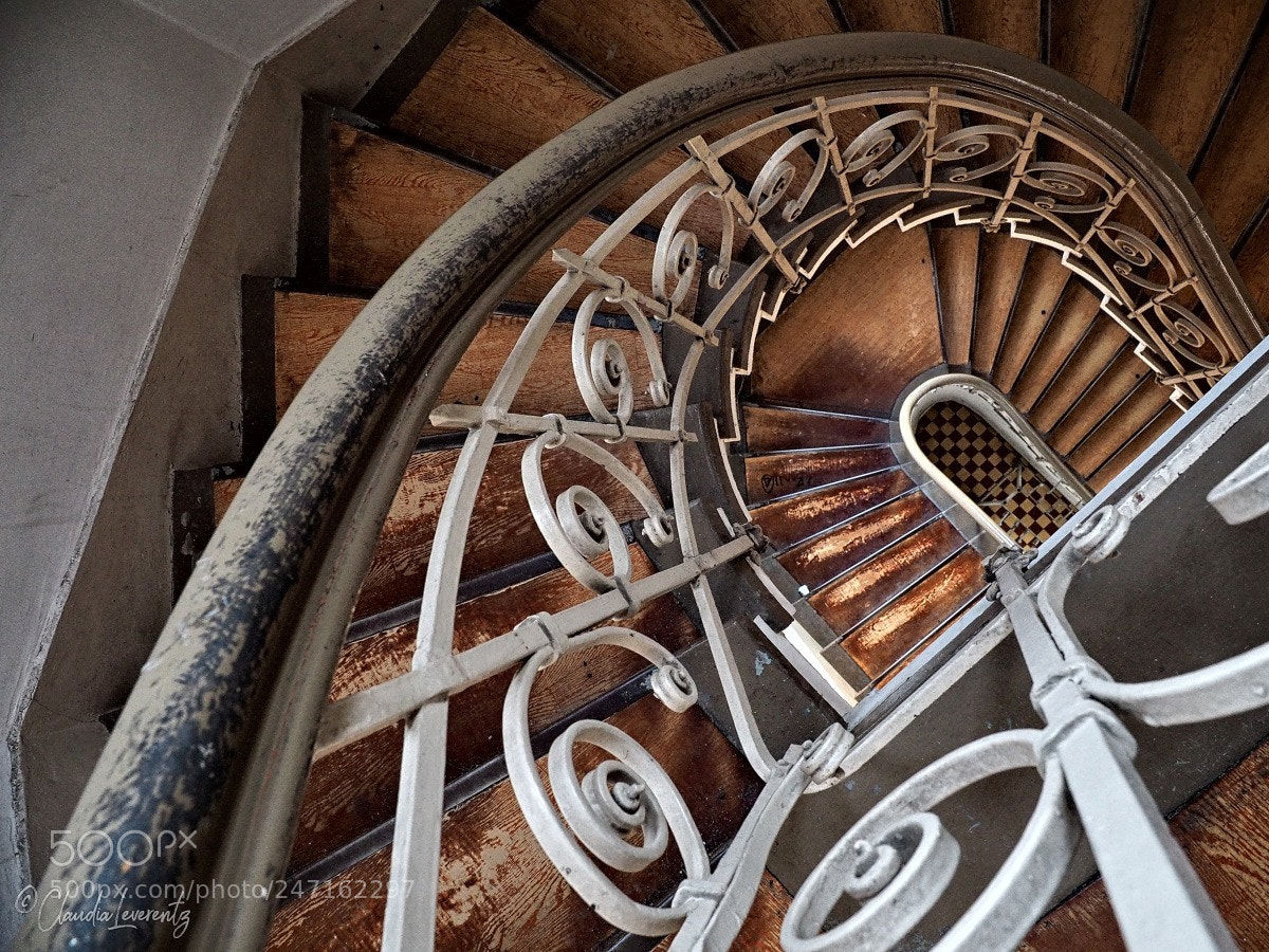 Olympus OM-D E-M1 sample photo. ... holz treppe ... photography