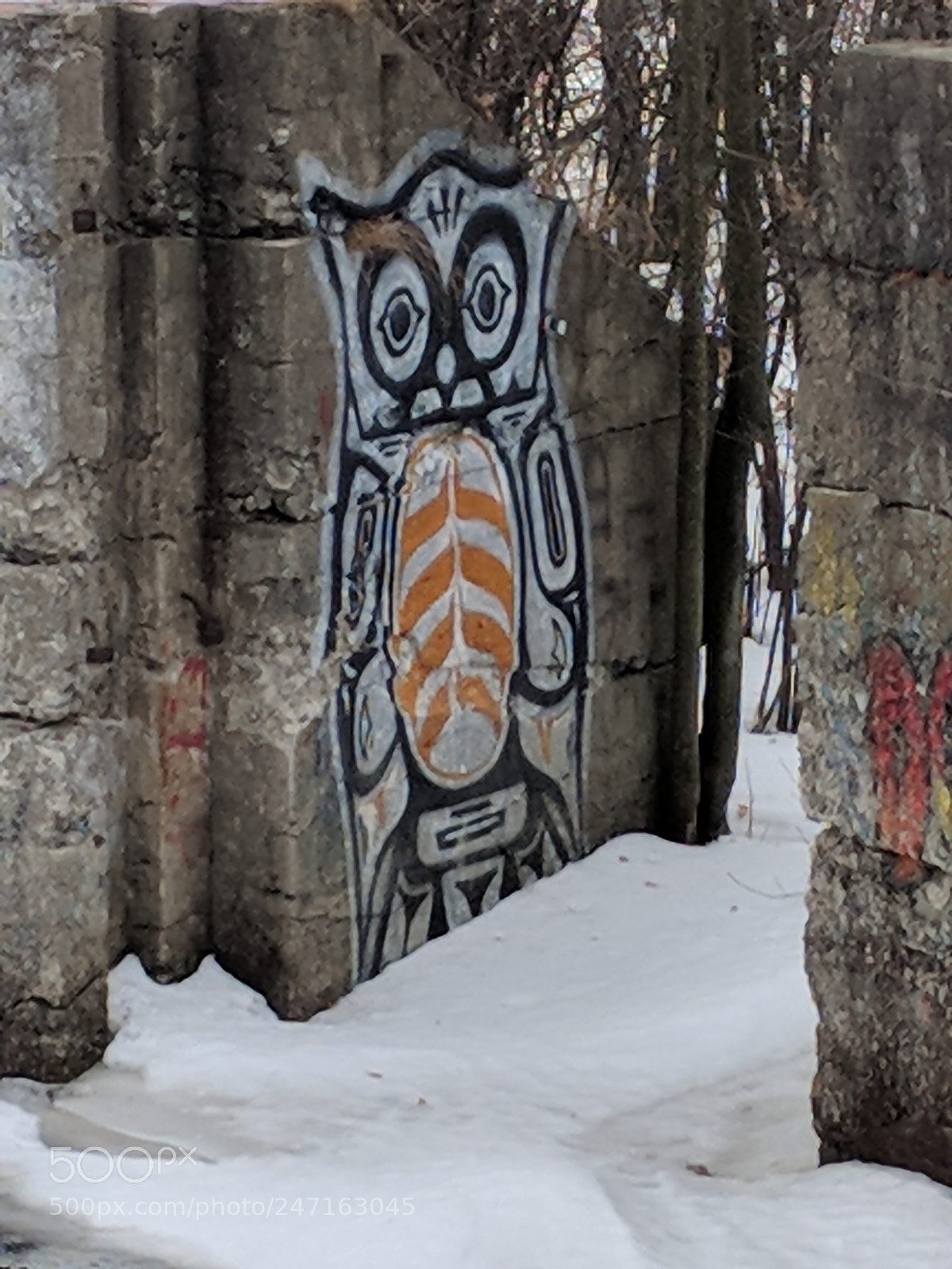 Google Pixel 2 sample photo. Hibou graffiti photography