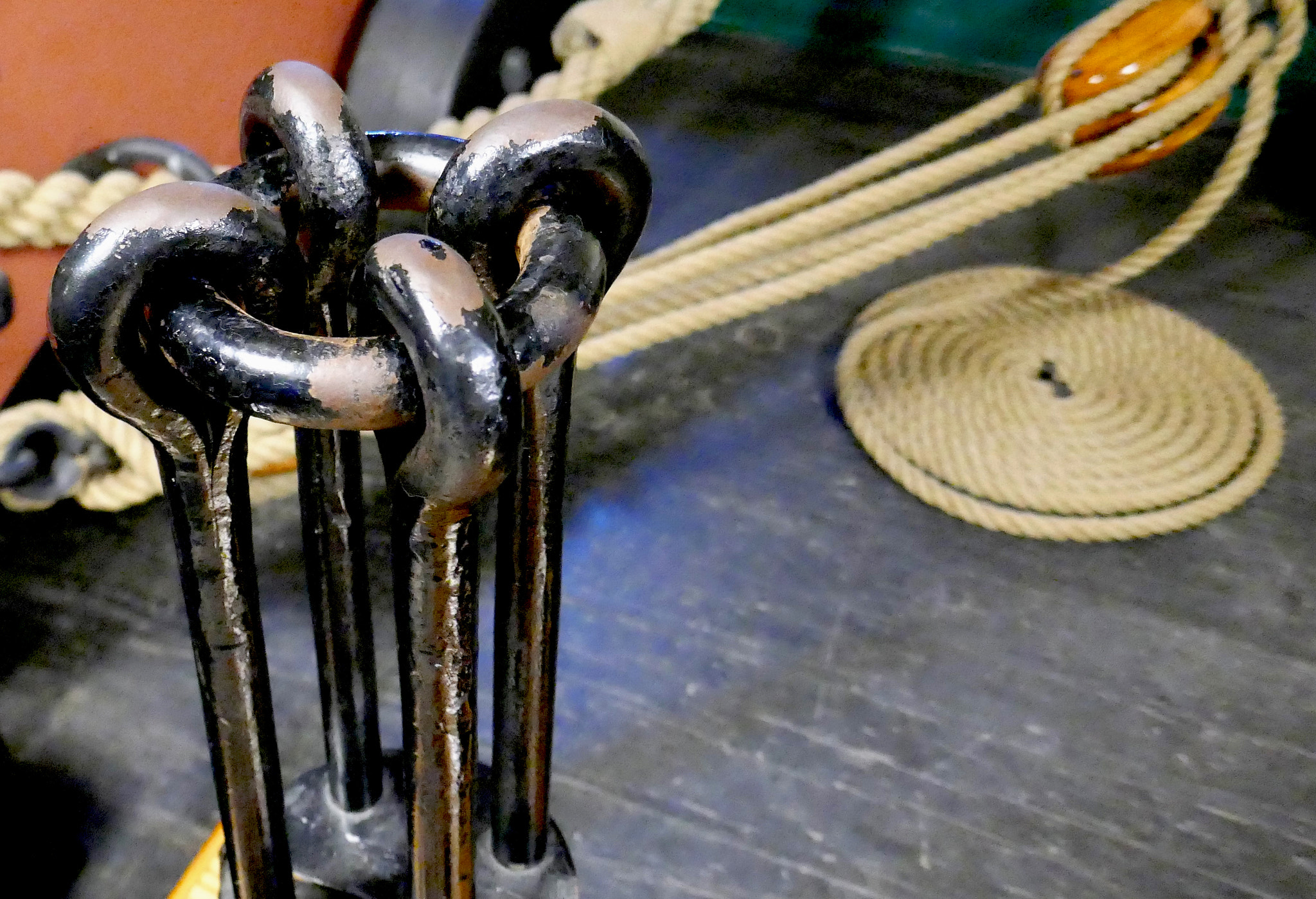 Panasonic Lumix DMC-ZS100 (Lumix DMC-TZ100) sample photo. Rope and metal parts used on old ironsides photography