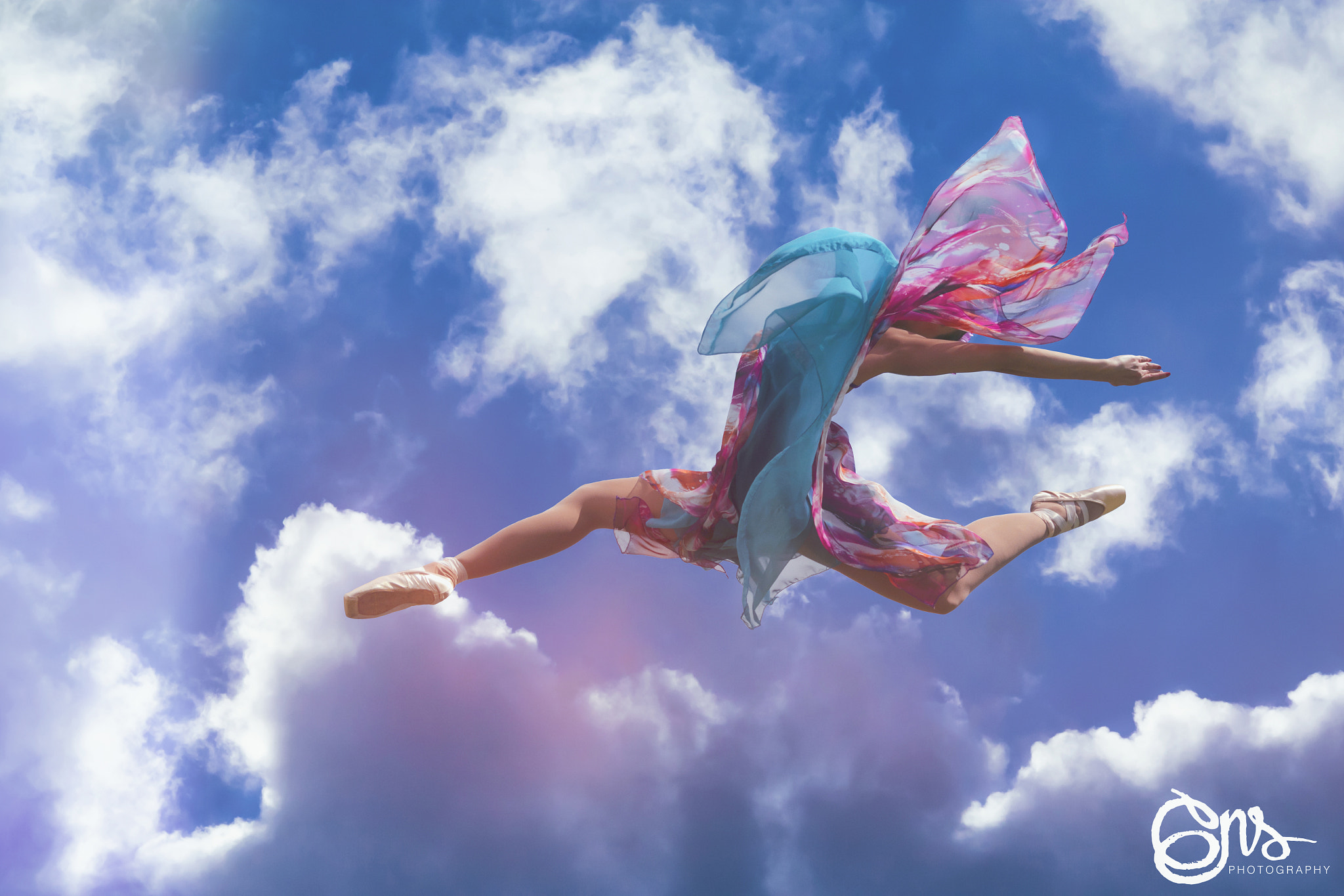 Samsung NX1000 sample photo. Art/levitation photography
