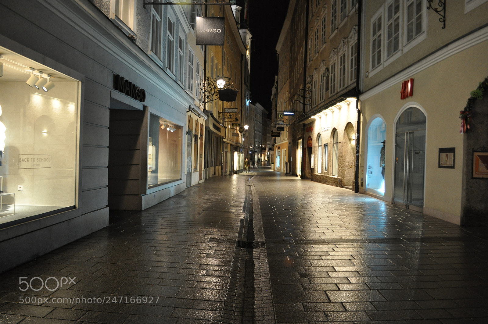 Nikon D5000 sample photo. Salzburg streets, night 02 photography