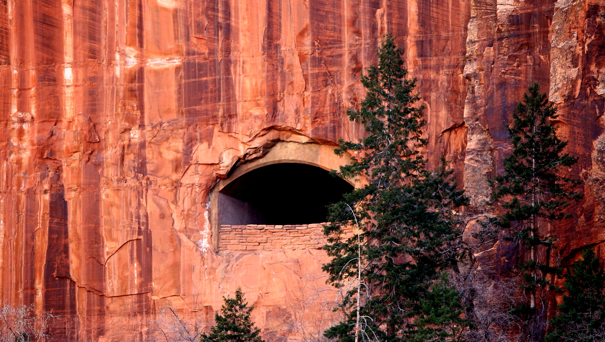 Canon EF-S 55-250mm F4-5.6 IS sample photo. Tunnel photography