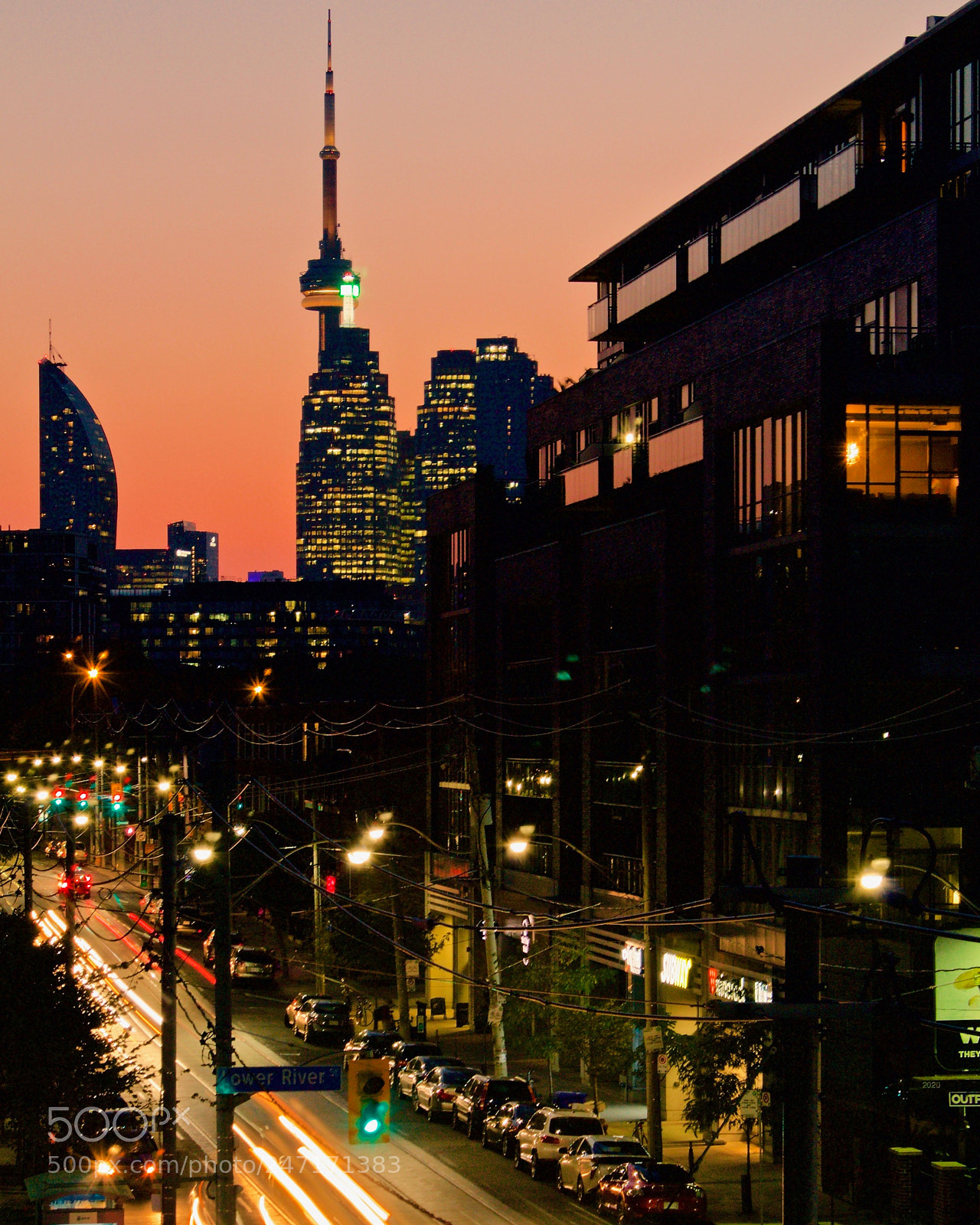 Canon EOS 1200D (EOS Rebel T5 / EOS Kiss X70 / EOS Hi) sample photo. Sunset in a rush photography