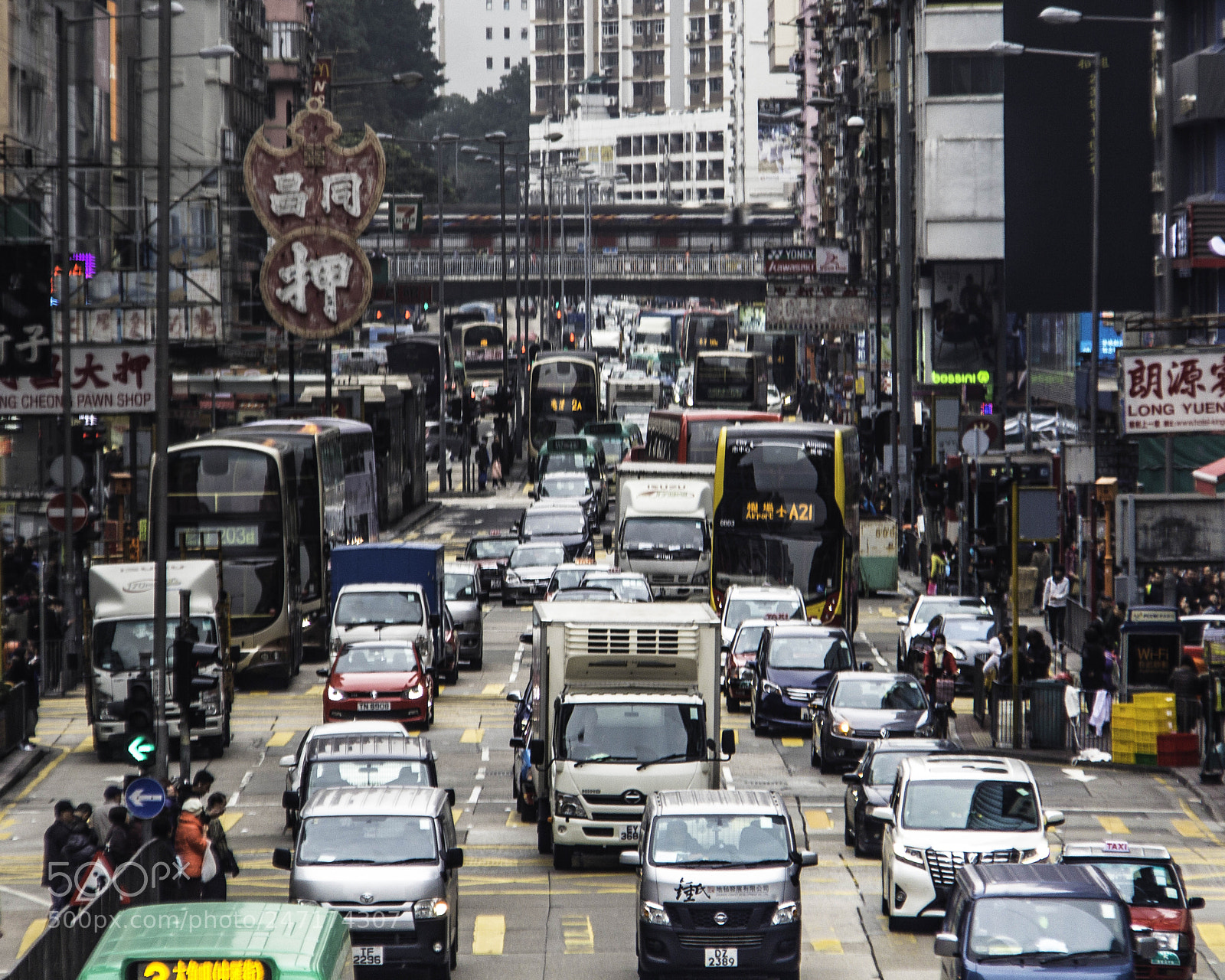 Canon EOS 600D (Rebel EOS T3i / EOS Kiss X5) sample photo. Traffic photography