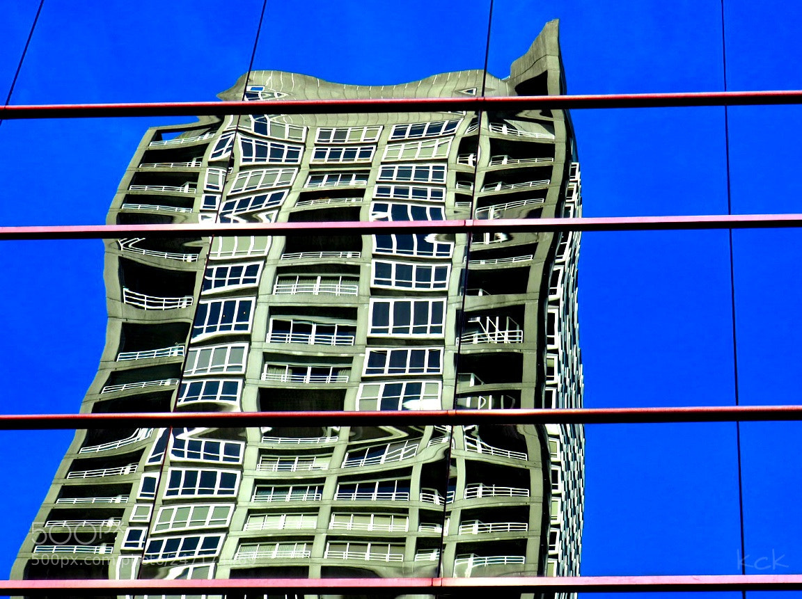 Olympus OM-D E-M10 II sample photo. Downtown distortion. photography