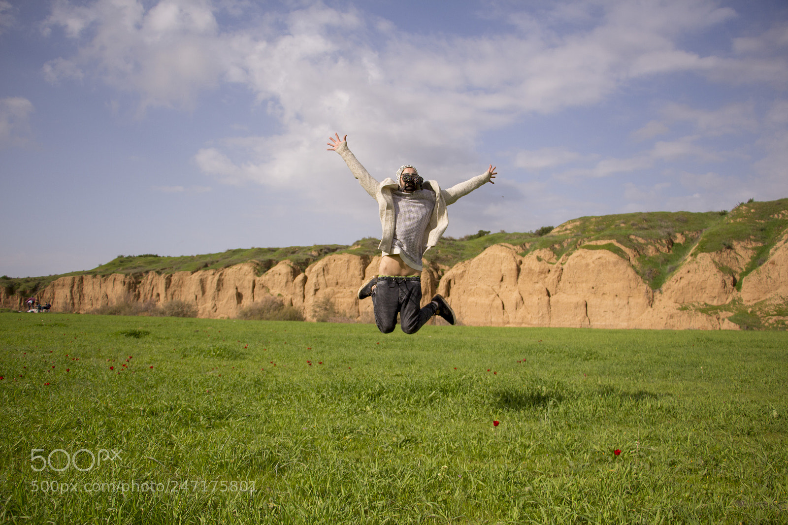 Canon EOS 700D (EOS Rebel T5i / EOS Kiss X7i) sample photo. A happy guy jumping photography