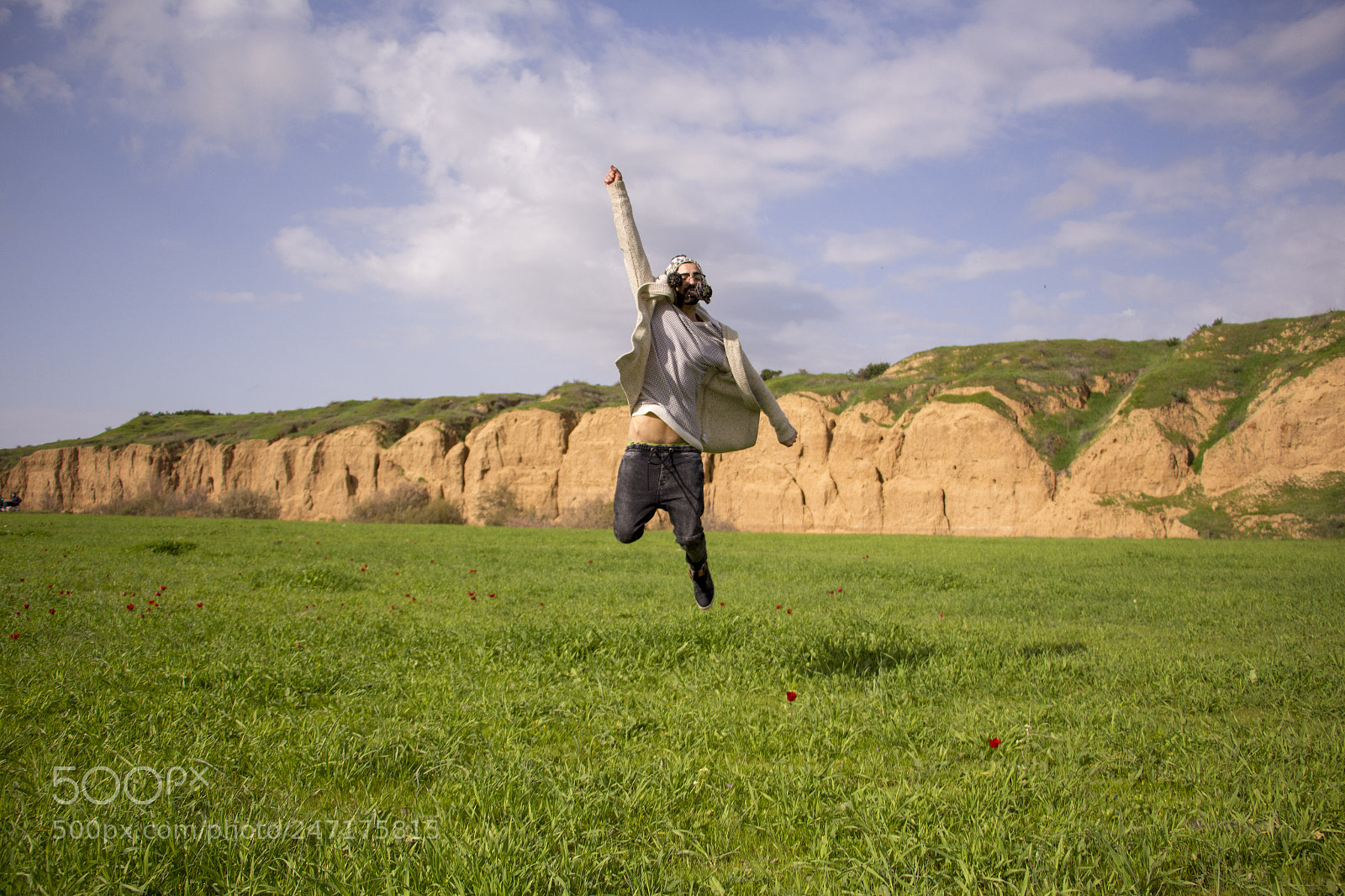 Canon EOS 700D (EOS Rebel T5i / EOS Kiss X7i) sample photo. A happy guy jumping photography