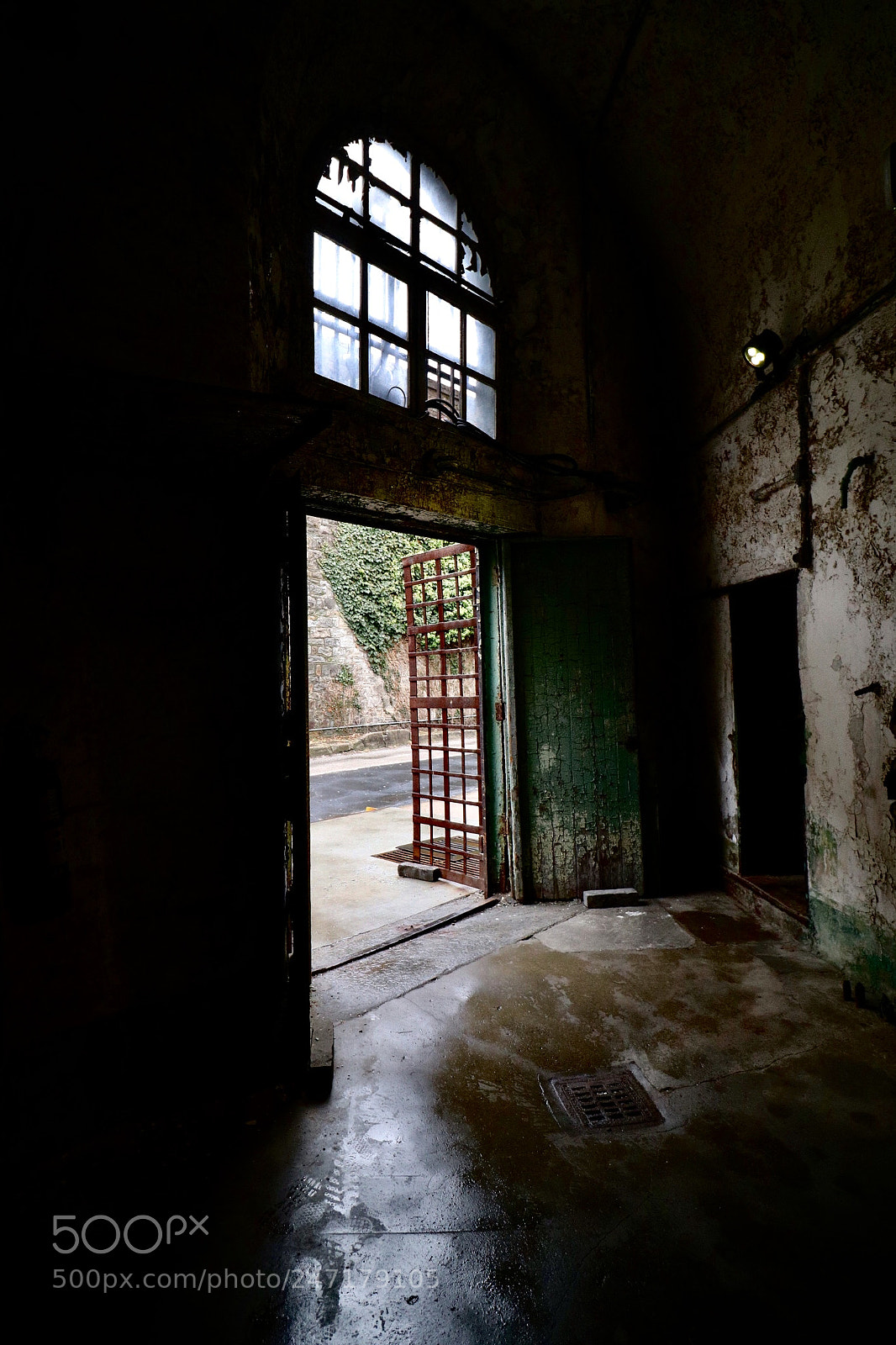 Canon EOS 80D sample photo. Eastern state penitentiary, doorway photography