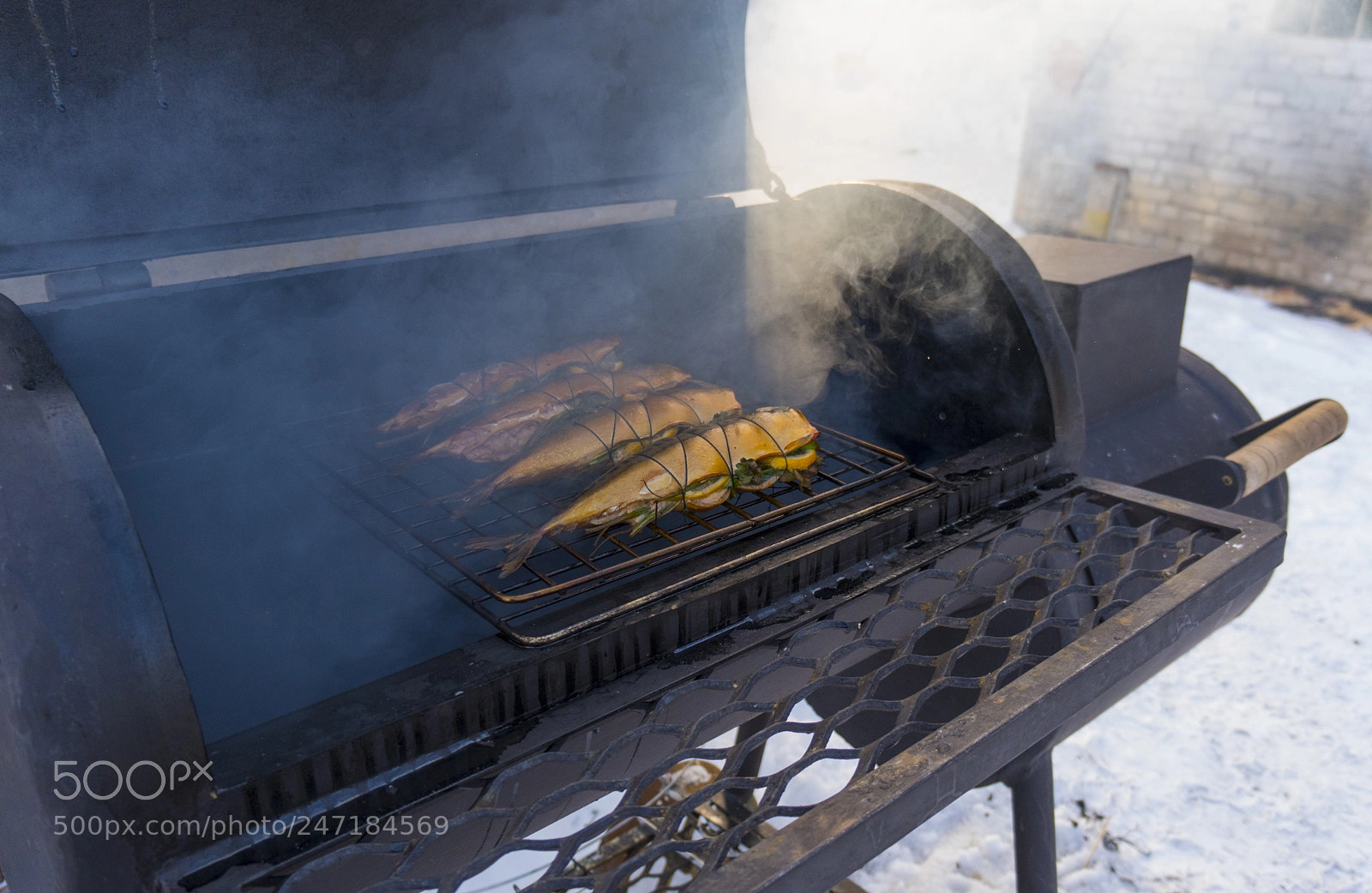 Sony a6500 sample photo. Копчение в барбекю photography