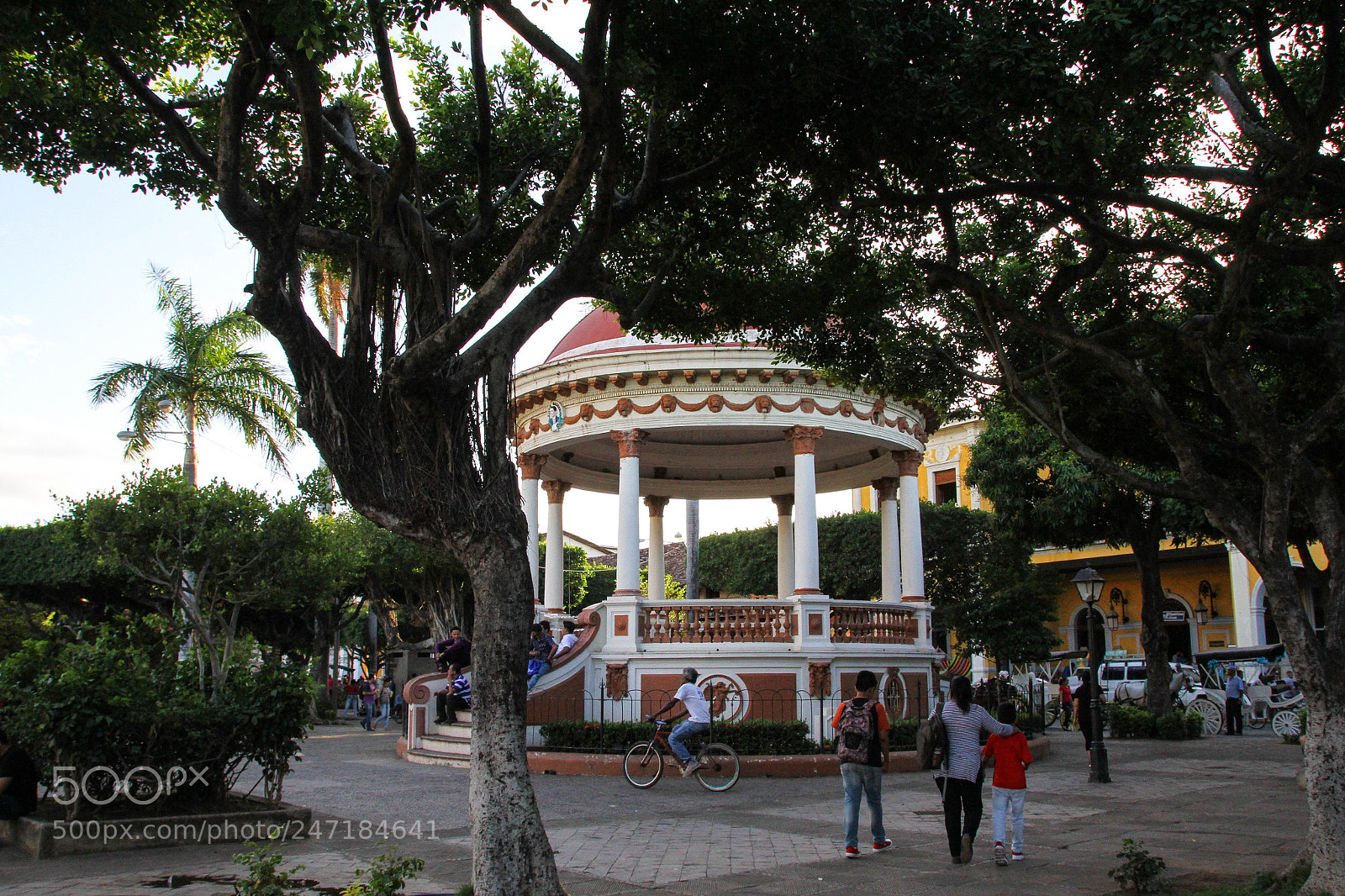 Canon EOS 7D sample photo. Central place, granada photography