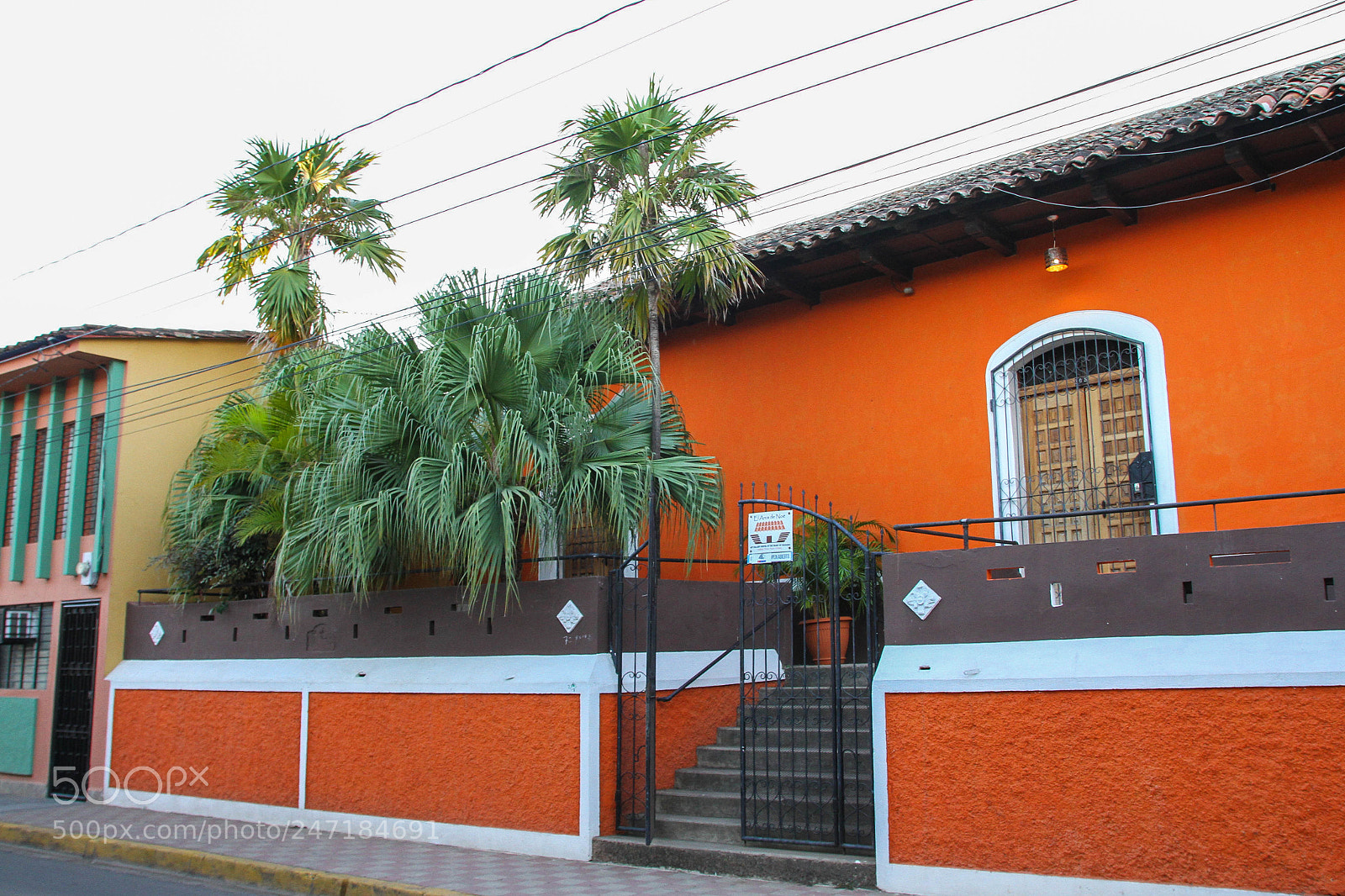 Canon EOS 7D sample photo. Favorite colour, beautiful house photography