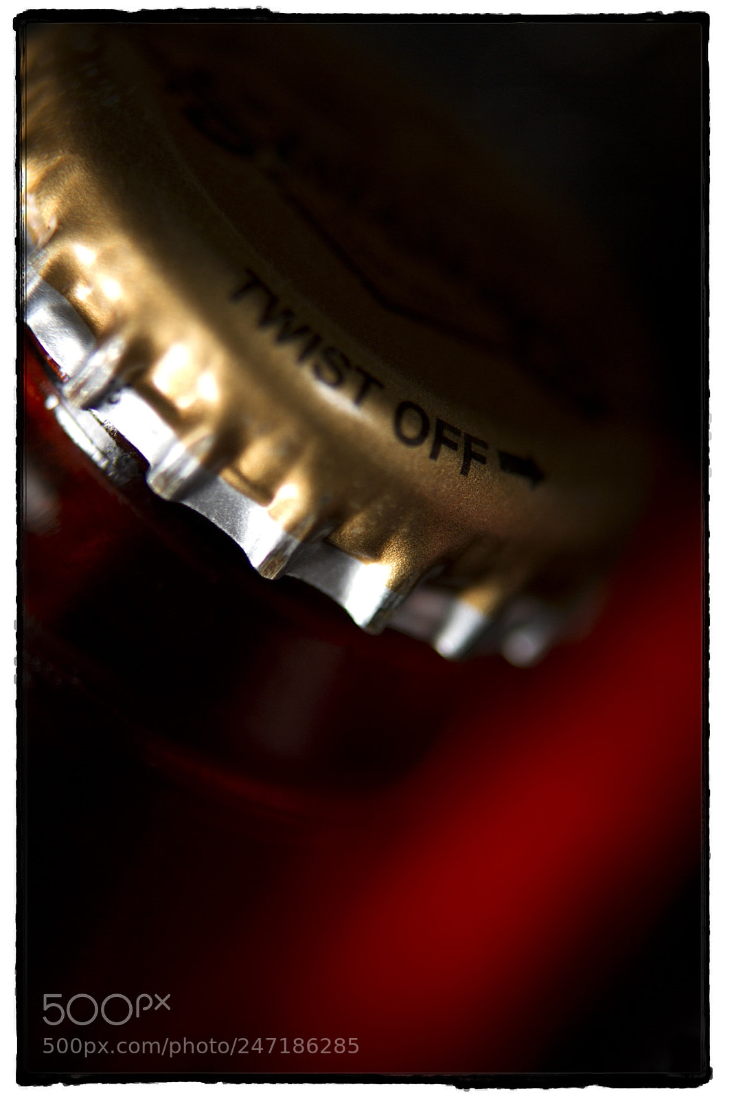 Canon EOS 7D sample photo. Twist off bottle cap. photography