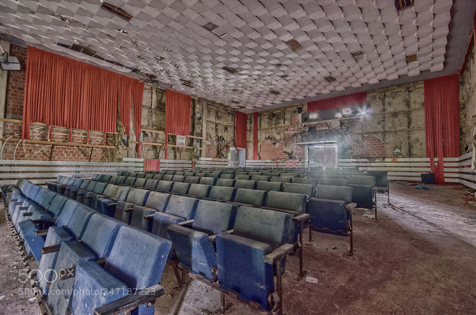 Nikon D5100 sample photo. Forgotten cinema photography