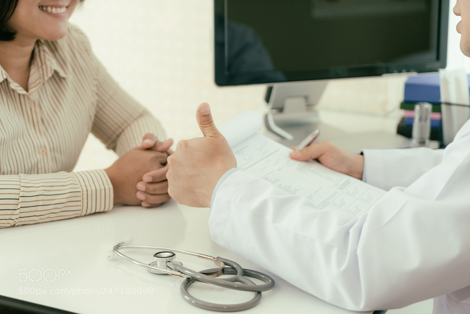 Sony a7R II sample photo. Doctor showing thumbs up photography