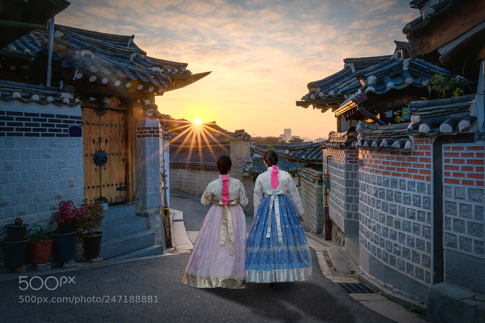 Sony a7R II sample photo. Back of two women photography
