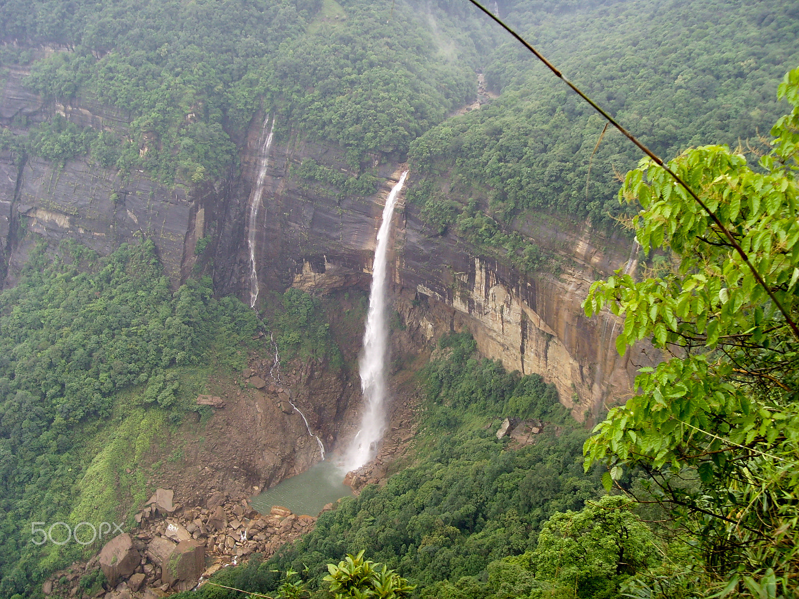 Samsung NV3,  VLUU NV3 sample photo. Nohkalikai falls in cherapunji, shillong, meghalay photography