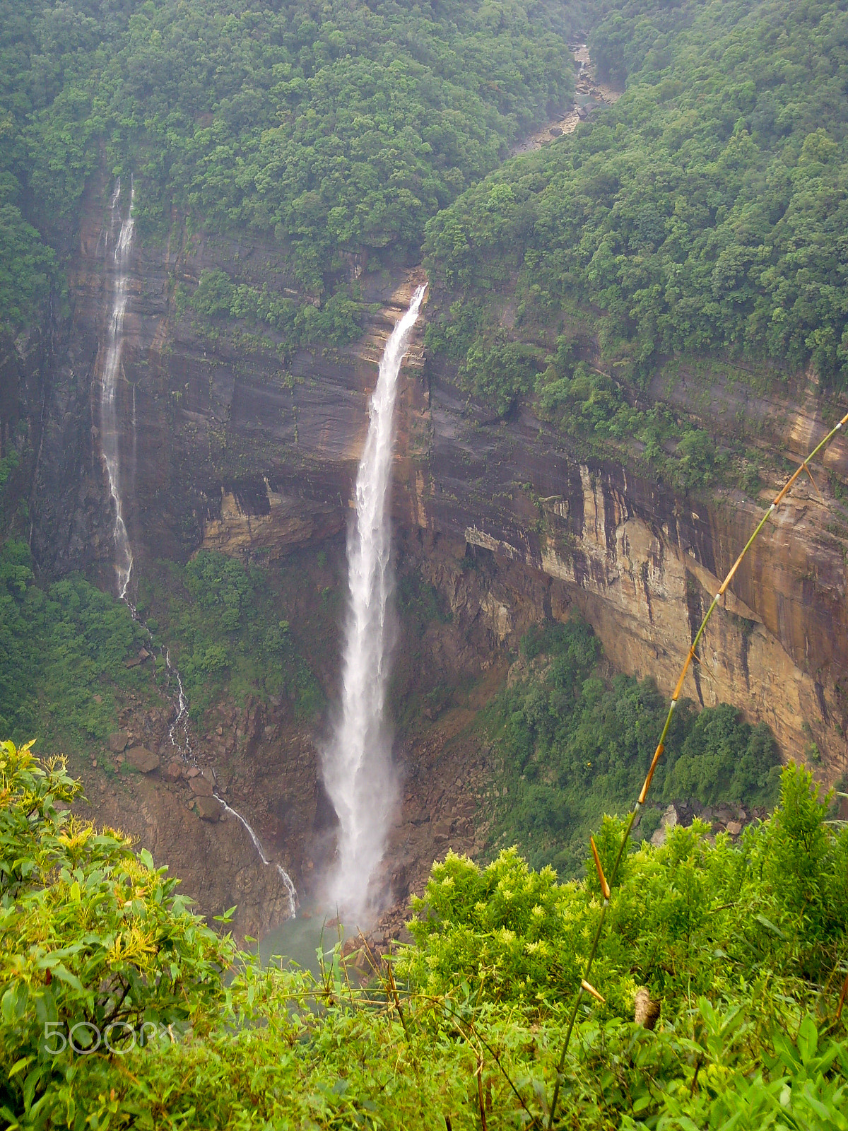 Samsung NV3,  VLUU NV3 sample photo. Nohkalikai falls in cherapunji, shillong, meghalay photography