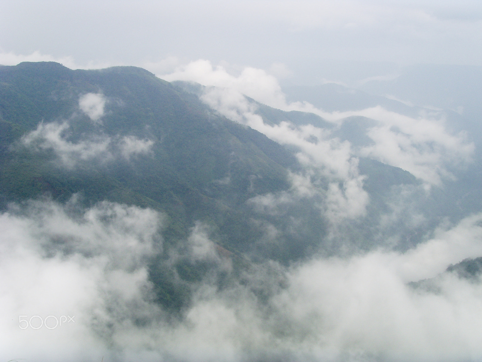 Samsung NV3,  VLUU NV3 sample photo. Cloud cover makes it the misty mountain photography