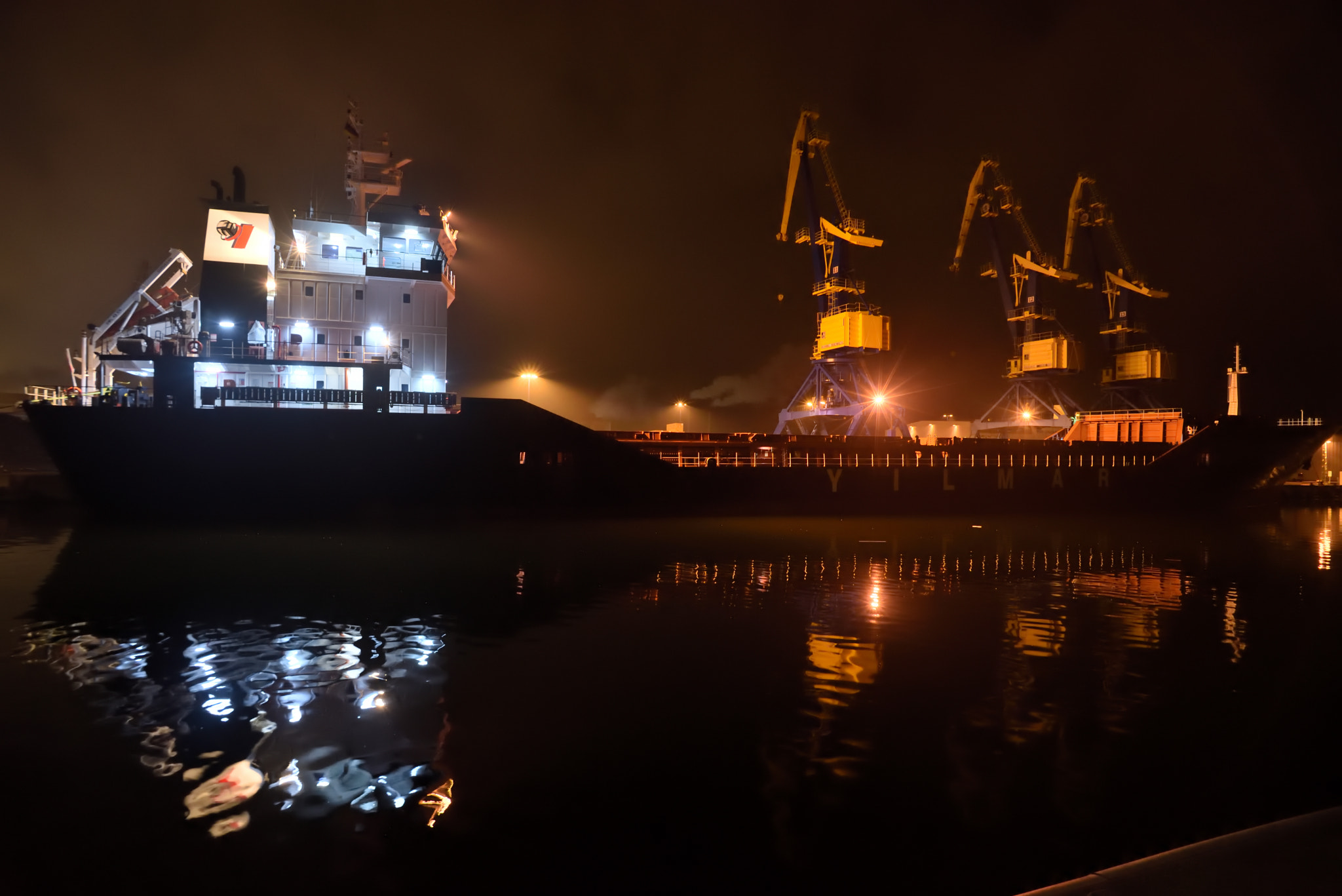 Nikon D750 + Nikon AF Nikkor 20mm F2.8D sample photo. 2018-02-02_wismar_nacht_-_hafen_schiff_04.jpg photography