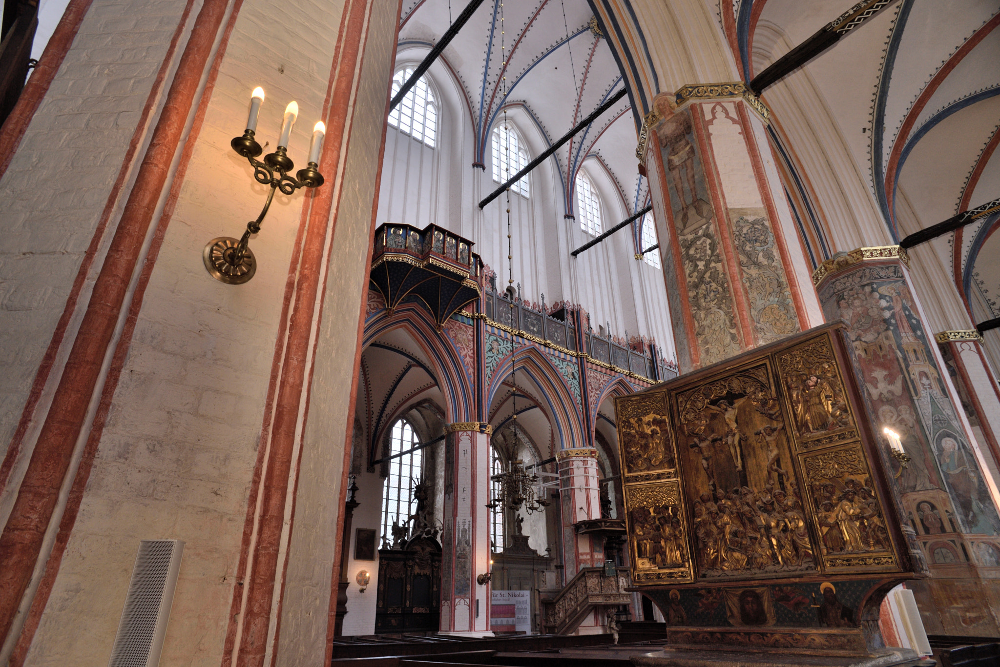 Nikon D750 + Nikon AF Nikkor 20mm F2.8D sample photo. 2018-02-03_stralsund_mittag_-_kirche_sankt_nikolai_innen_altar_01.jpg photography