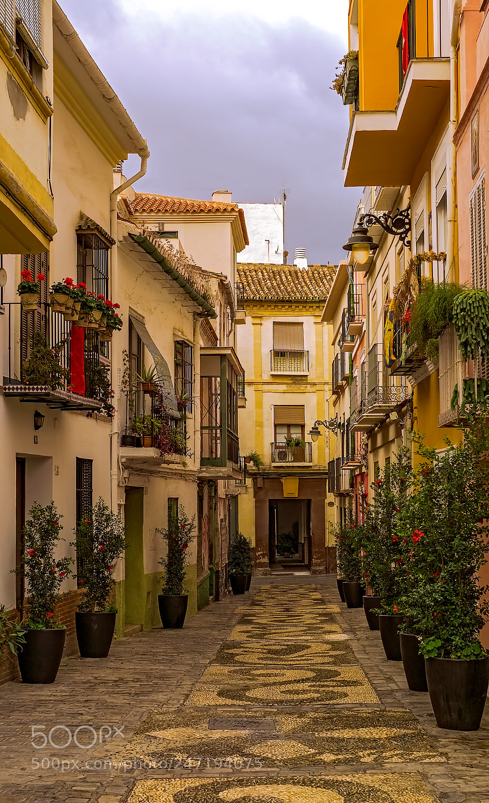 Fujifilm X-M1 sample photo. Old spanish street photography
