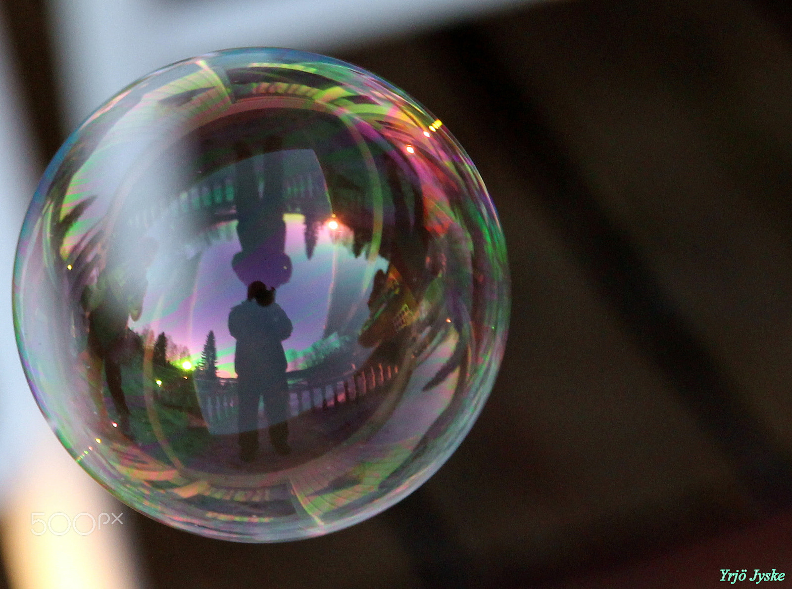 Canon EOS 700D (EOS Rebel T5i / EOS Kiss X7i) + Sigma 18-200mm f/3.5-6.3 DC OS sample photo. Flying ball and reflection. photography