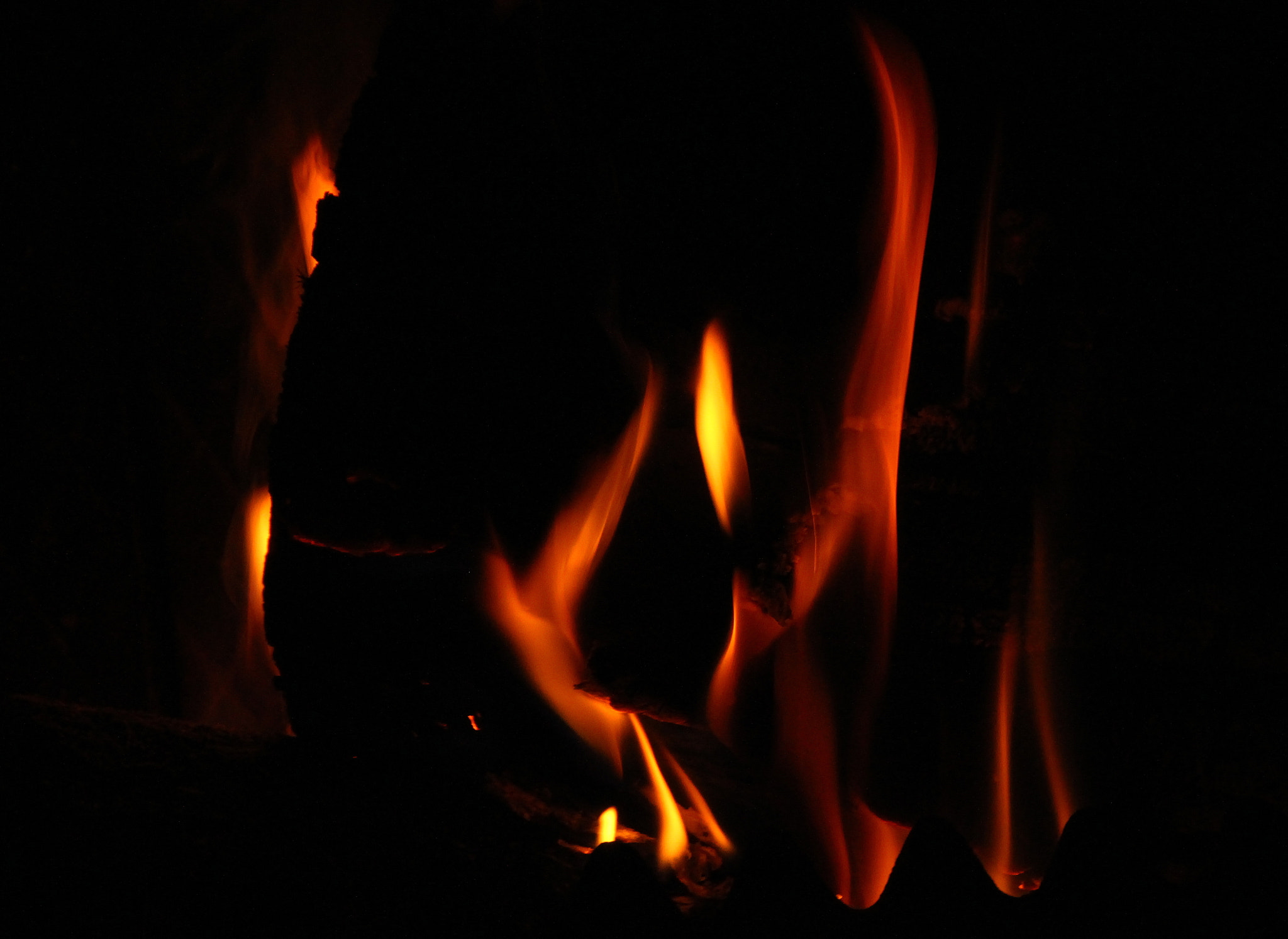 Sigma 18-250mm F3.5-6.3 DC OS HSM sample photo. La danse des flammes... photography